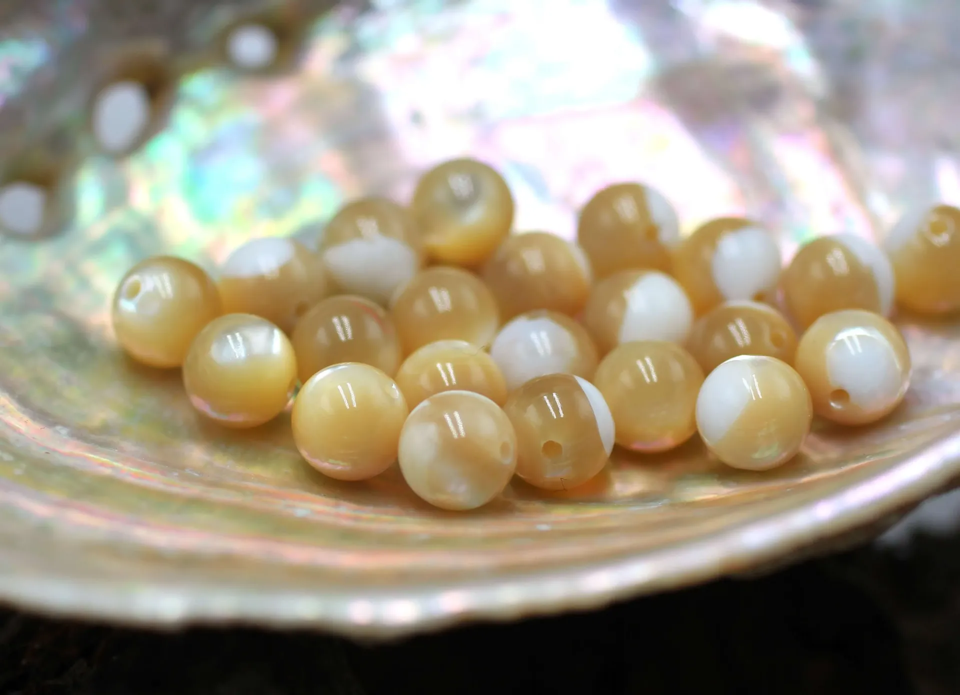 Perle 6mm en Nacre dorée