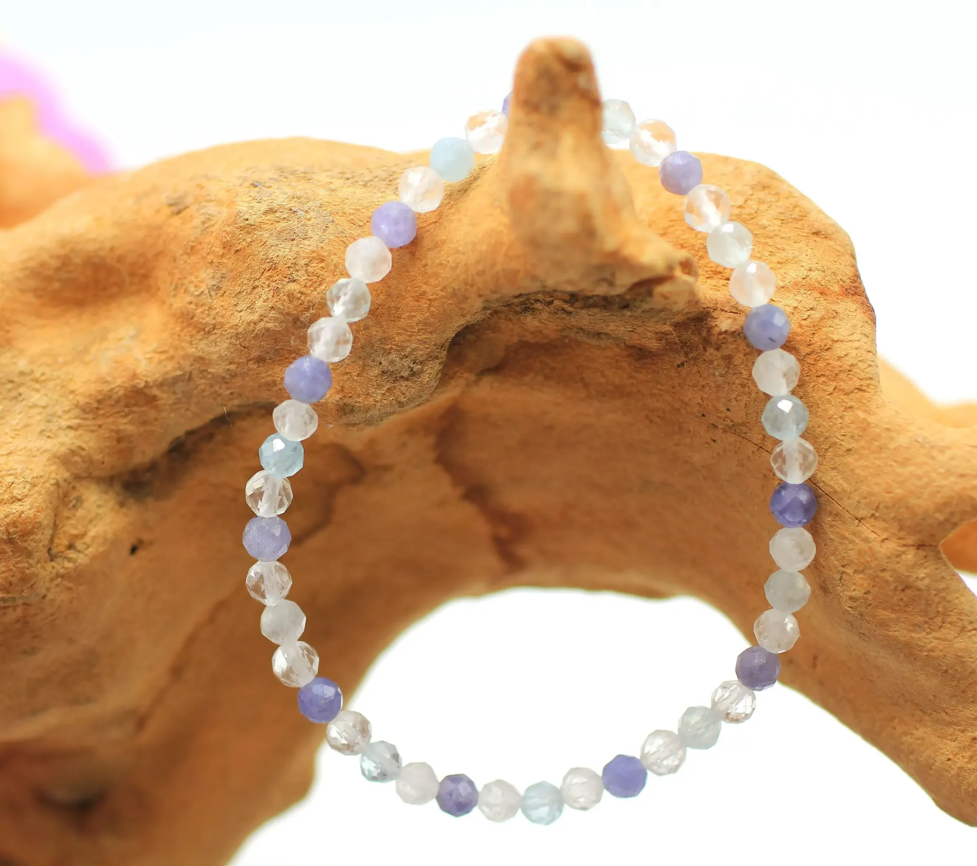 Bracelet en perles 4mm facettées en Aigue-marine, Cristal de roche et Tanzanite
