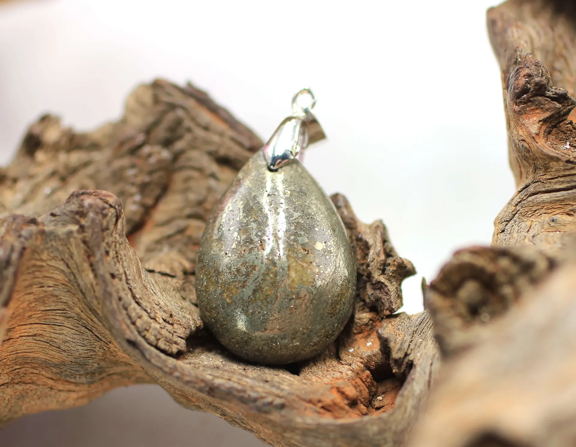 Pendentif goutte en Pyrite
