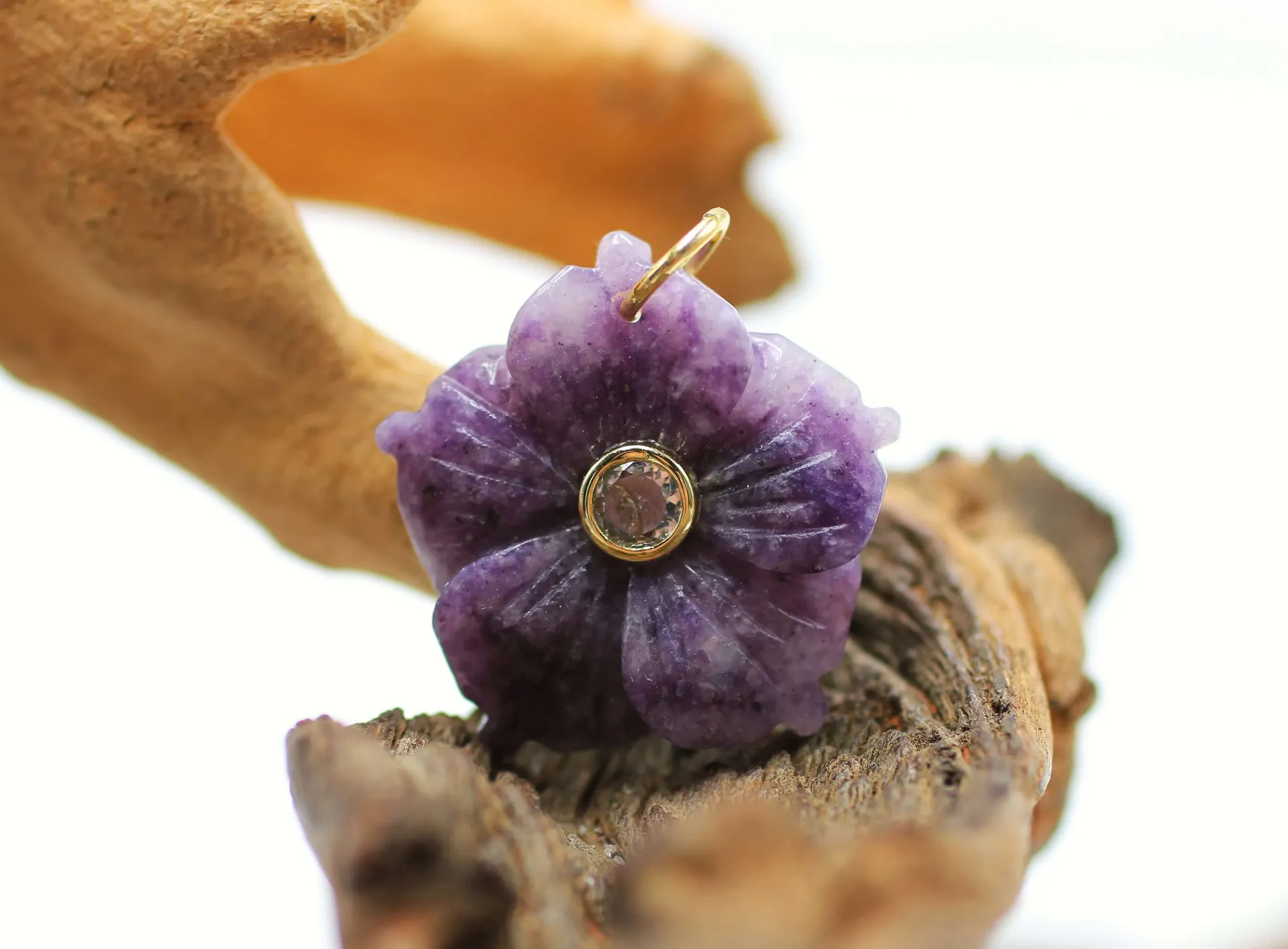 Pendentif fleur d'Hibiscus en Lépidolite et Zircon