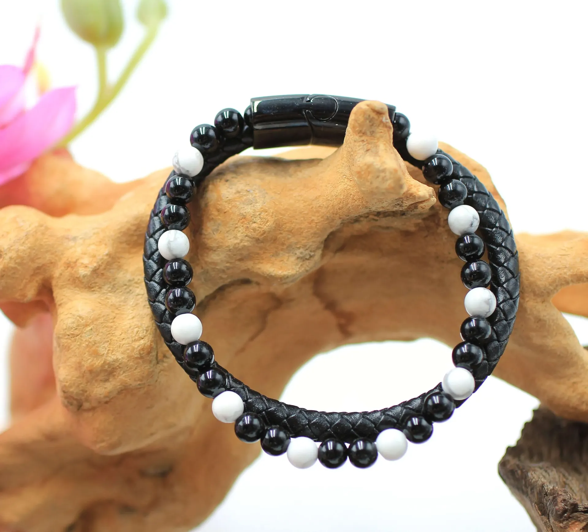 Bracelet en cuir et perles 6mm en Howlite et Onyx noir