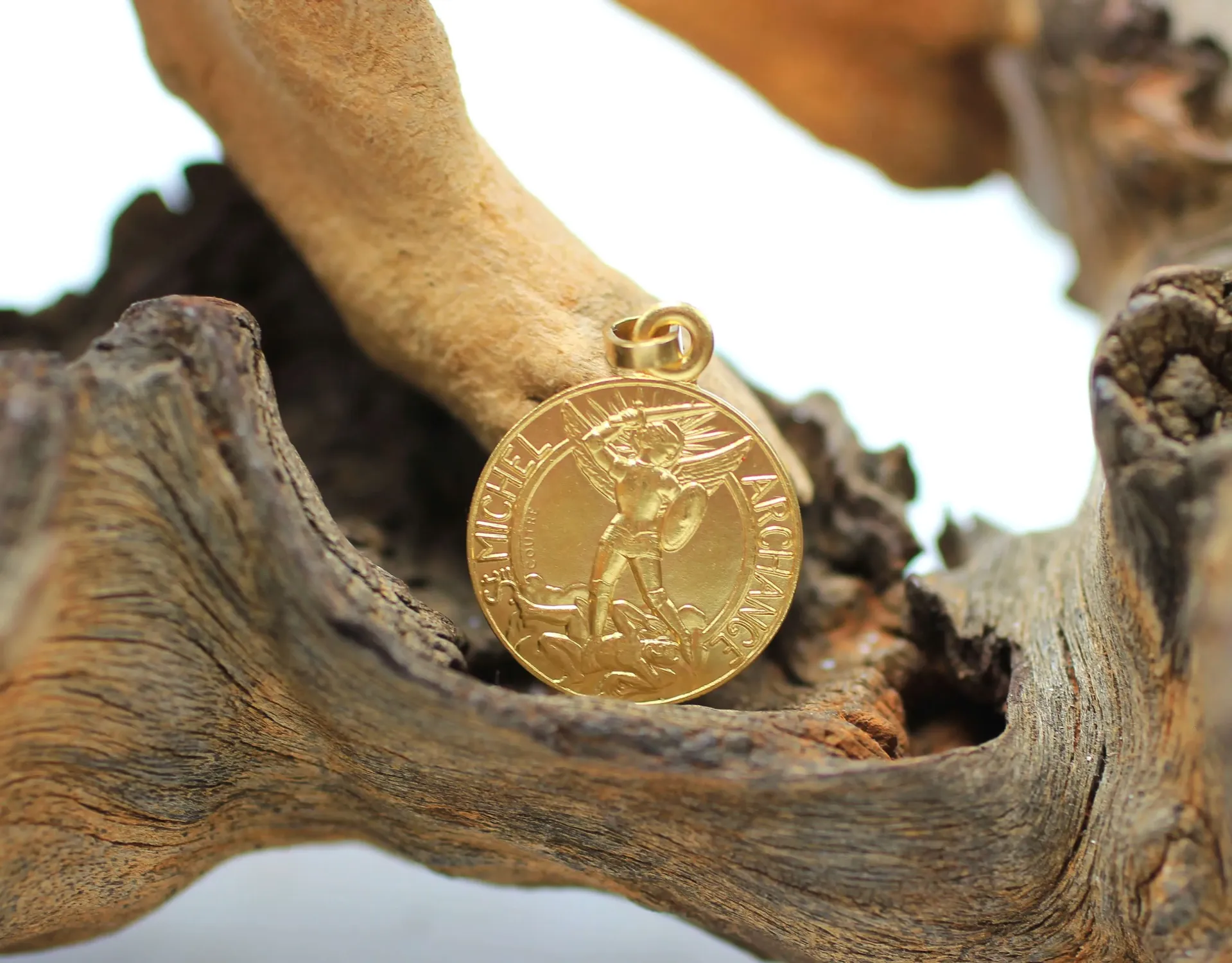 Pendentif doré Médaille Saint Michel (Michaël)