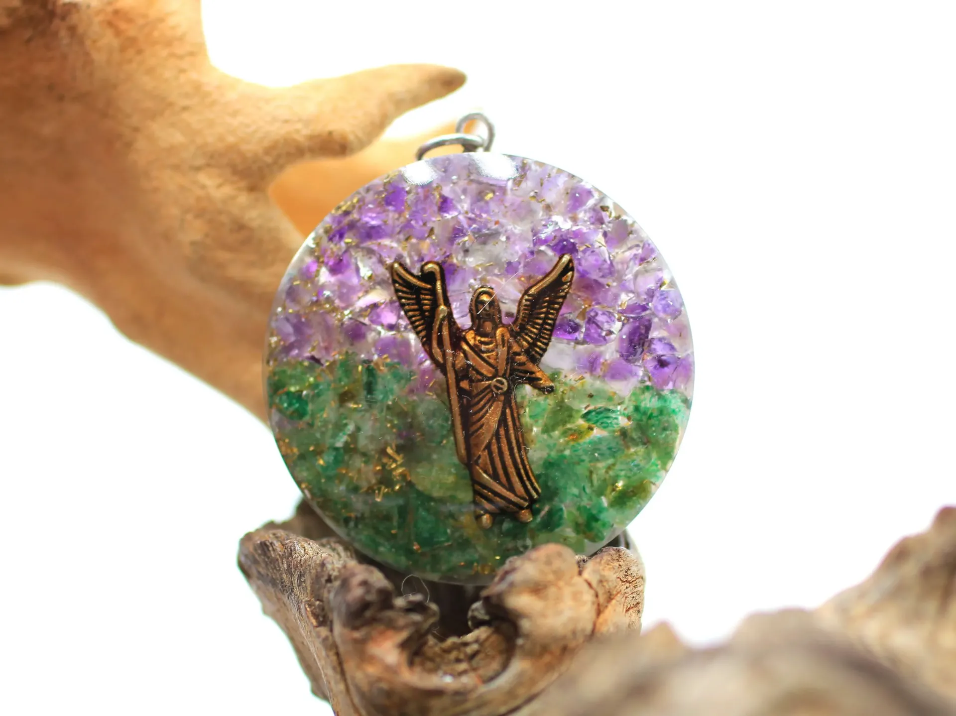 Pendentif rond en Orgonite, Améthyste et Aventurine verte et Saint Raphaël