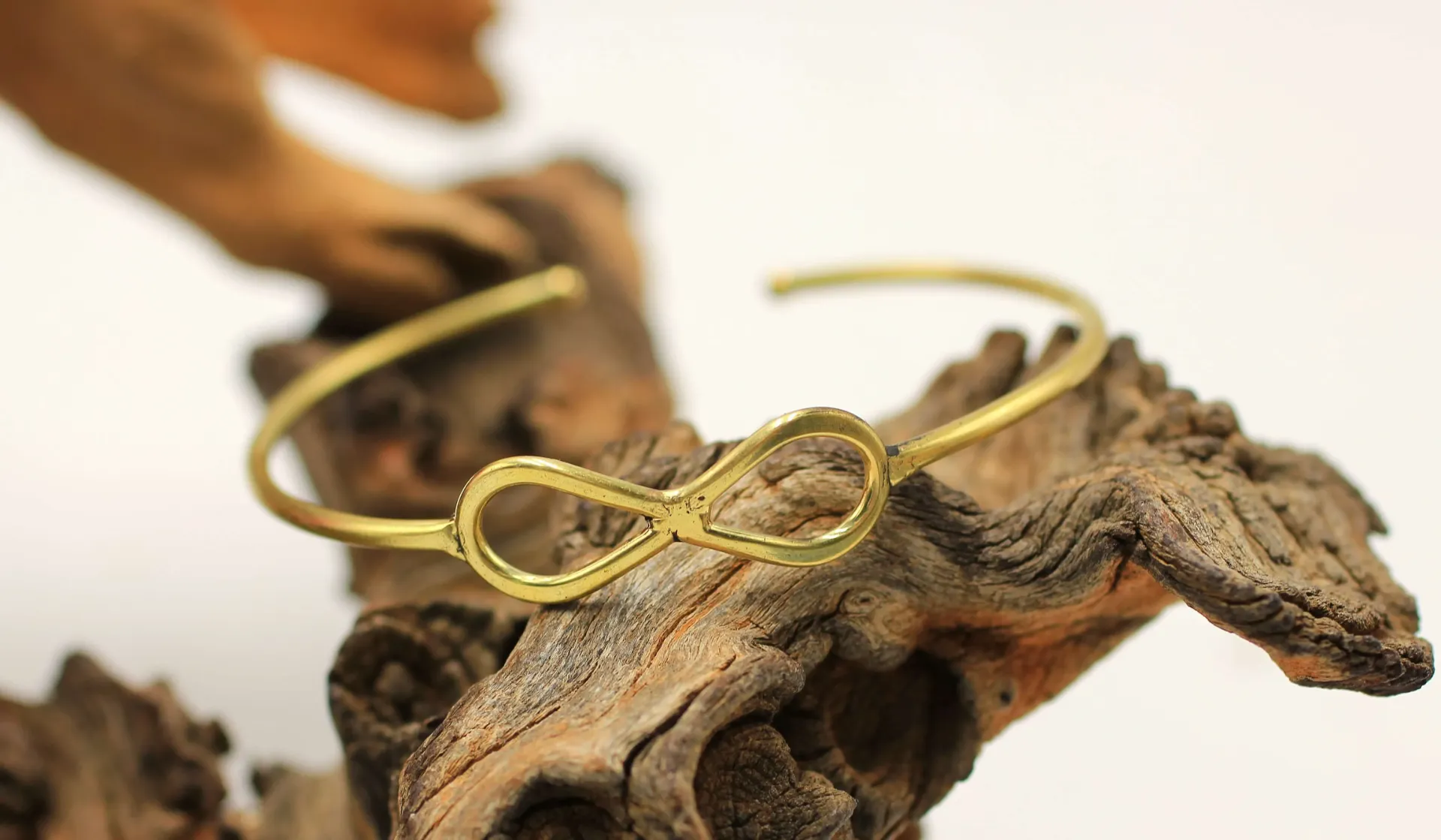Bracelet Jonc en Laiton Symbole Infini
