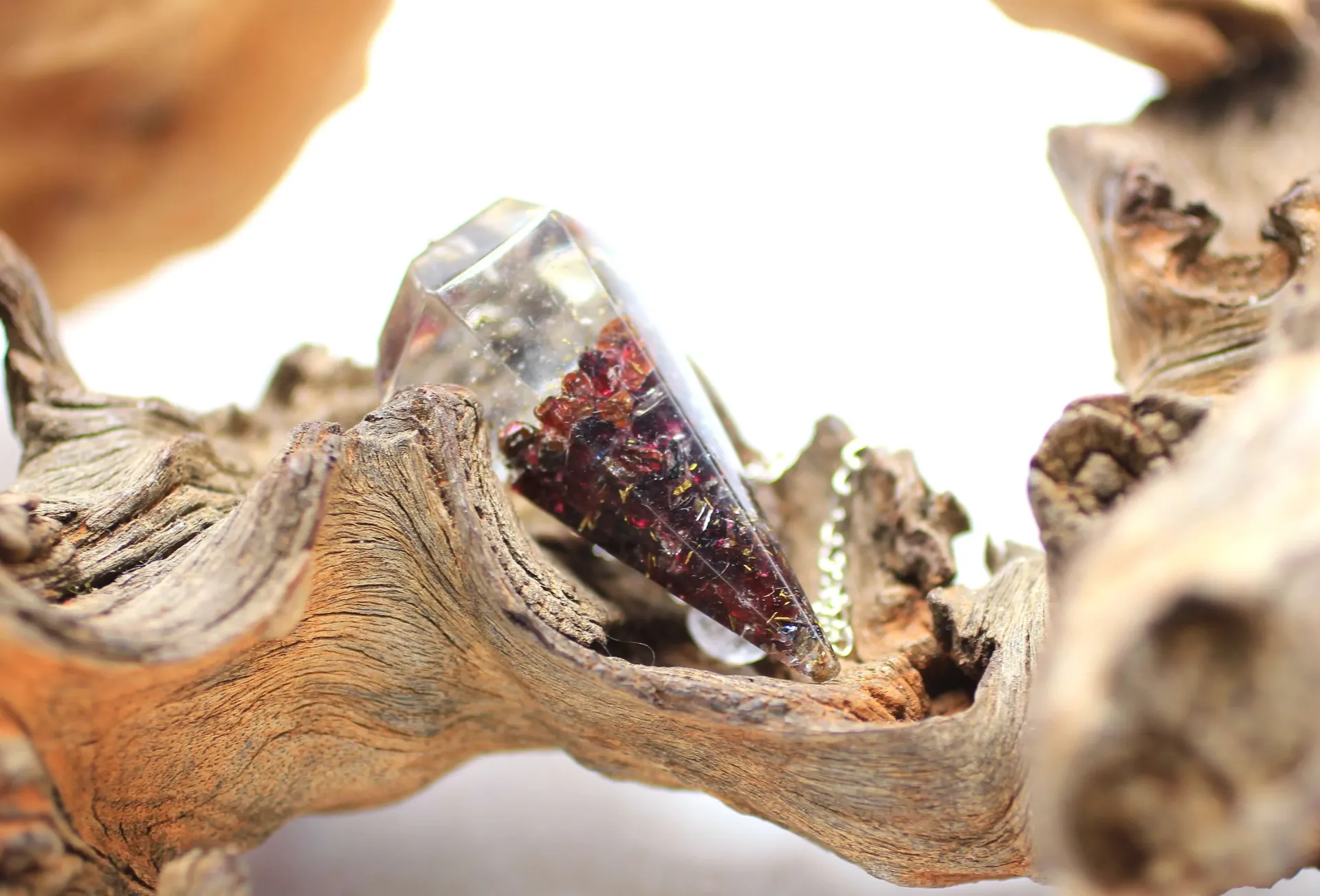 Pendule en Orgonite et en Grenat almandin