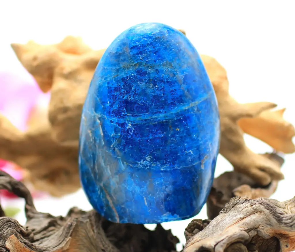 Rocher en Apatite bleue