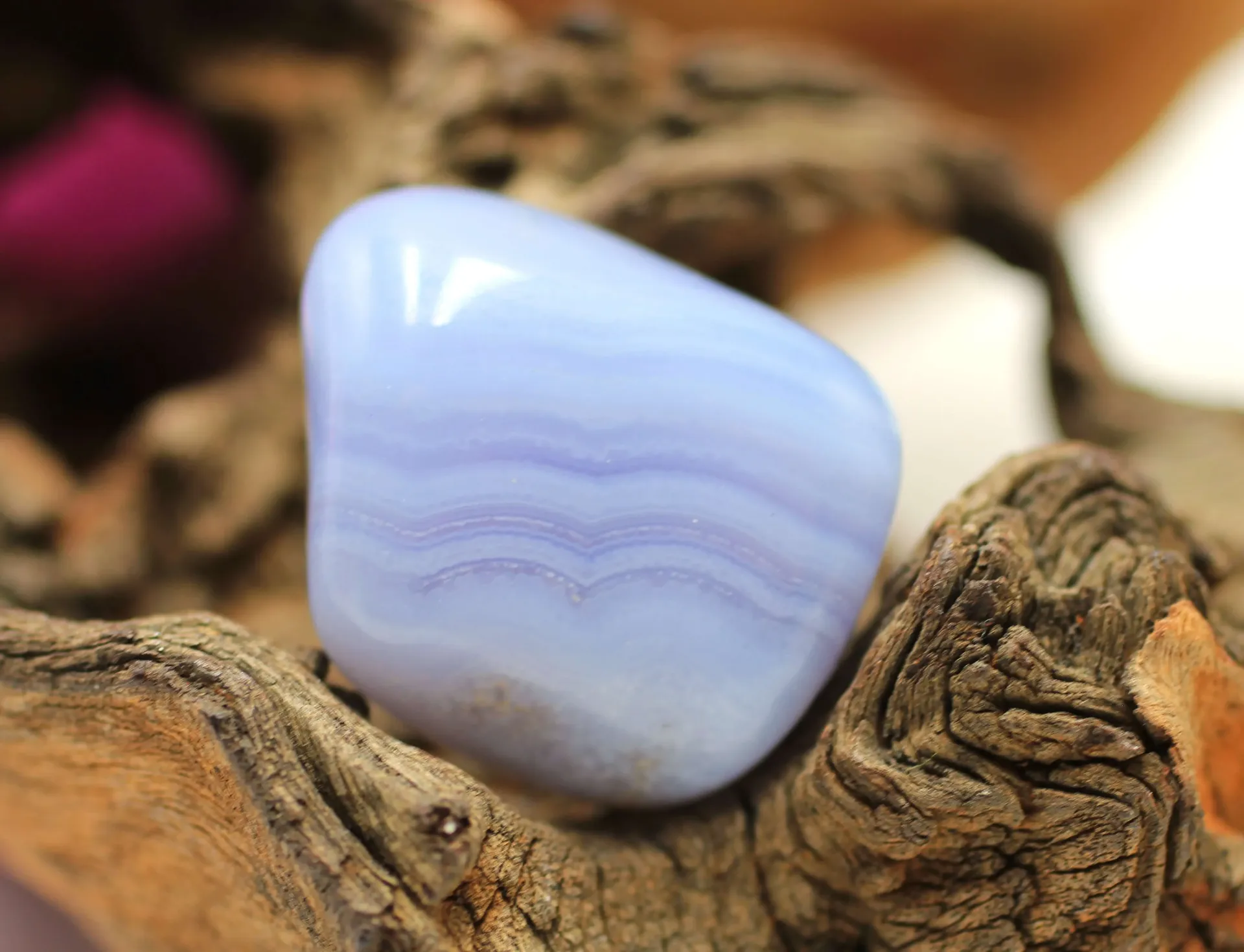 Calcédoine bleue roulée