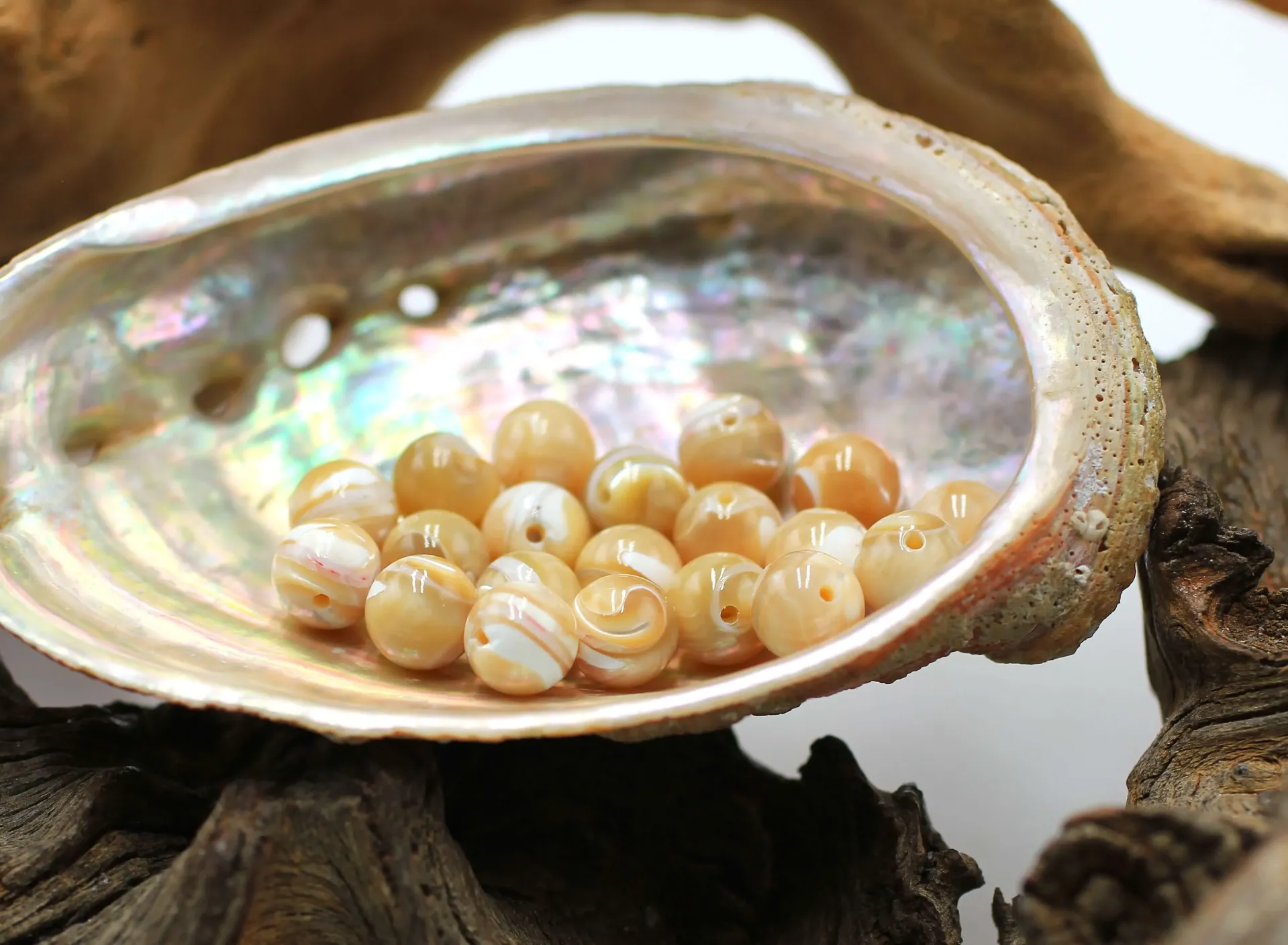 Perle 8mm en Nacre dorée