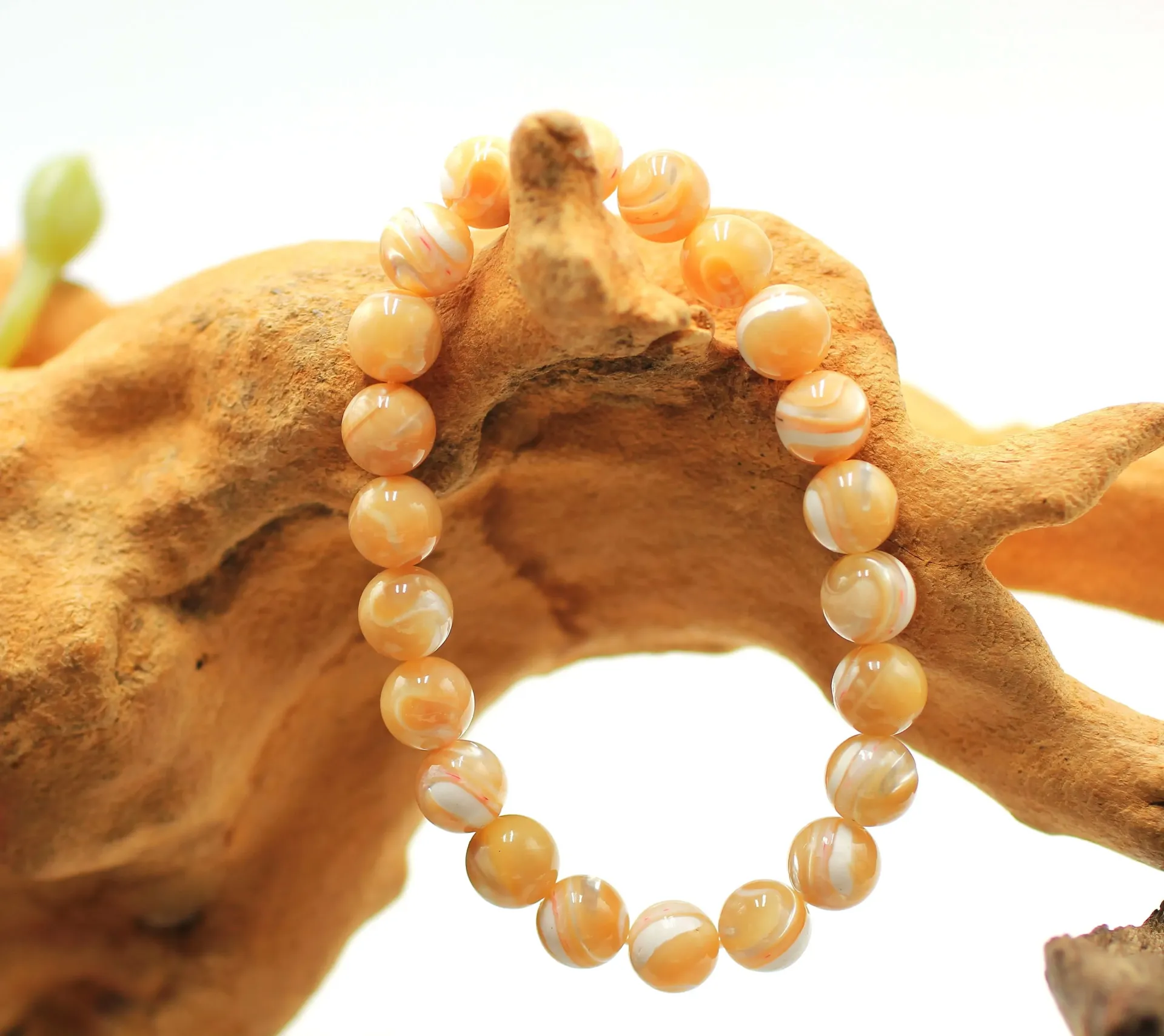 Bracelet en perles 8mm en Nacre dorée