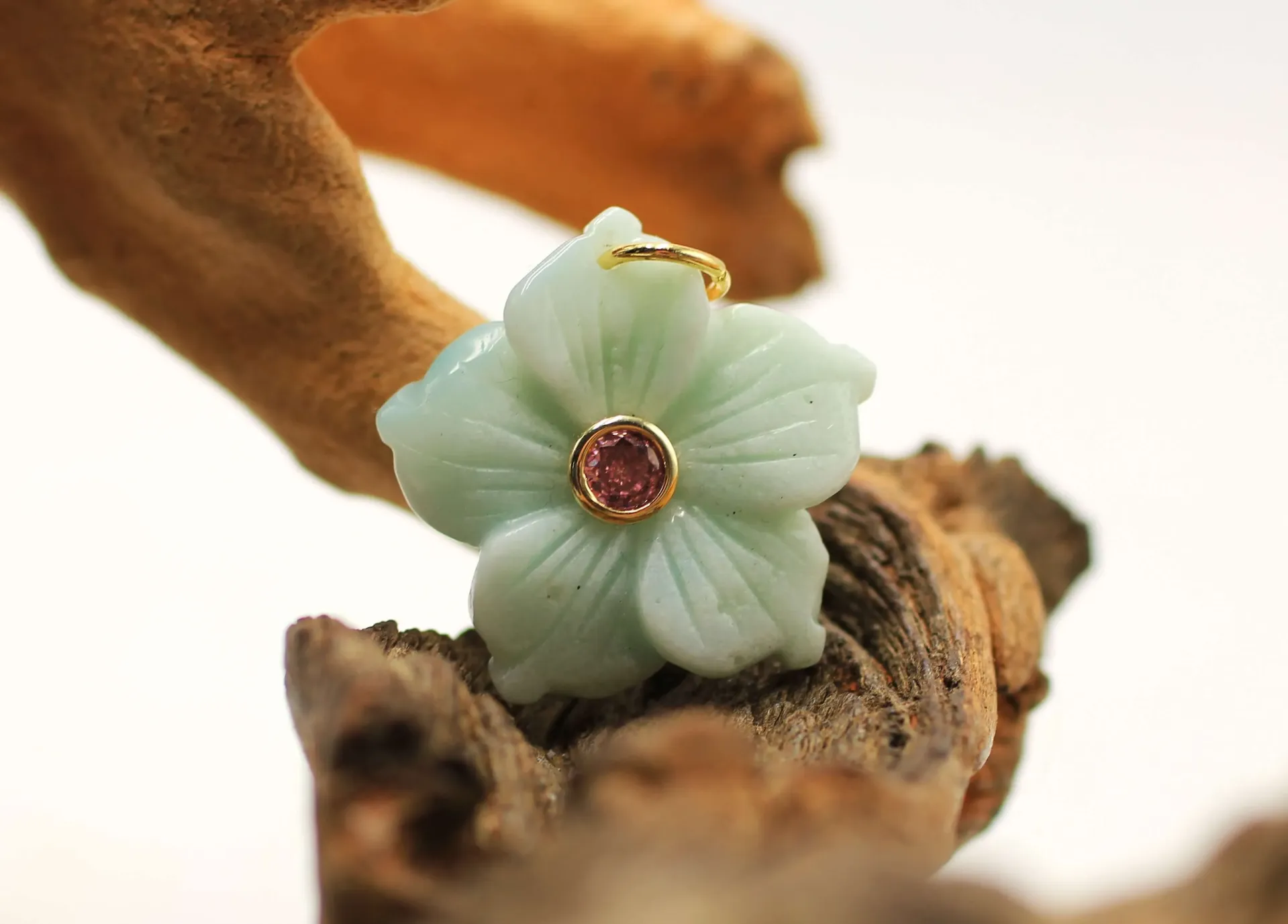 Pendentif fleur d'Hibiscus en Amazonite et Zircon