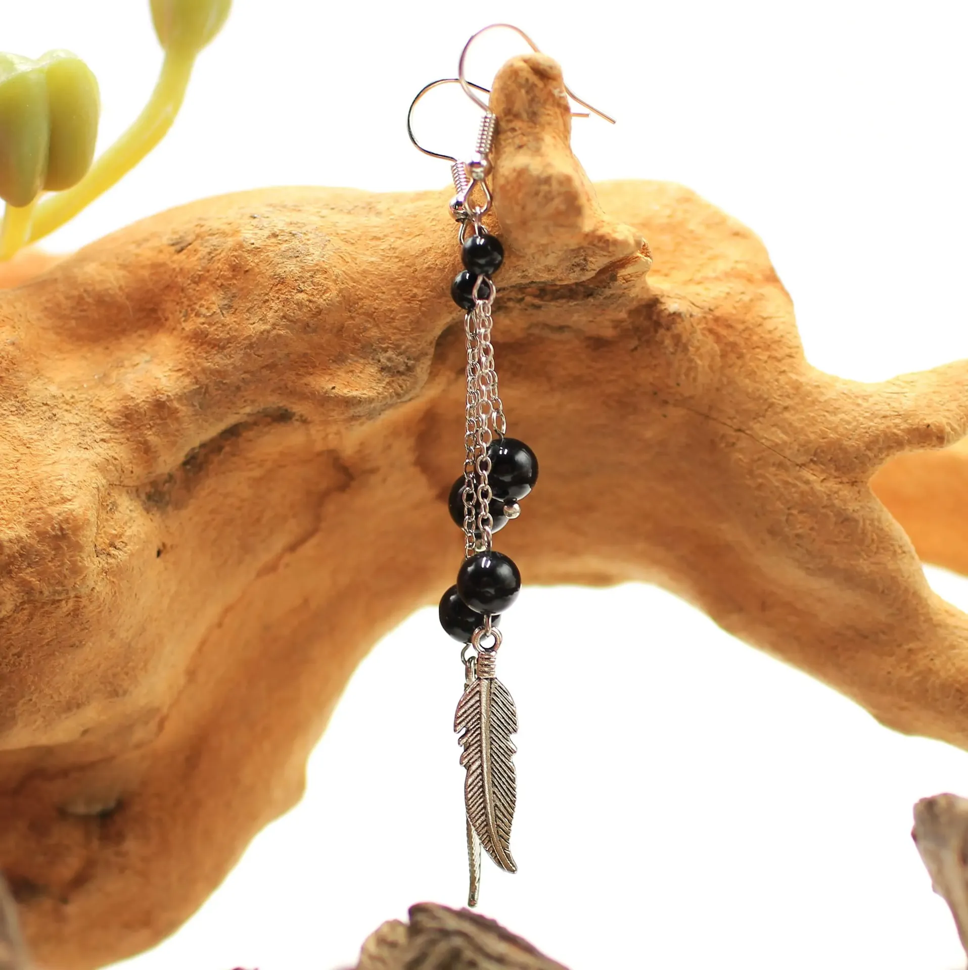 Boucles d'oreille plumes en Acier et en Tourmaline noire