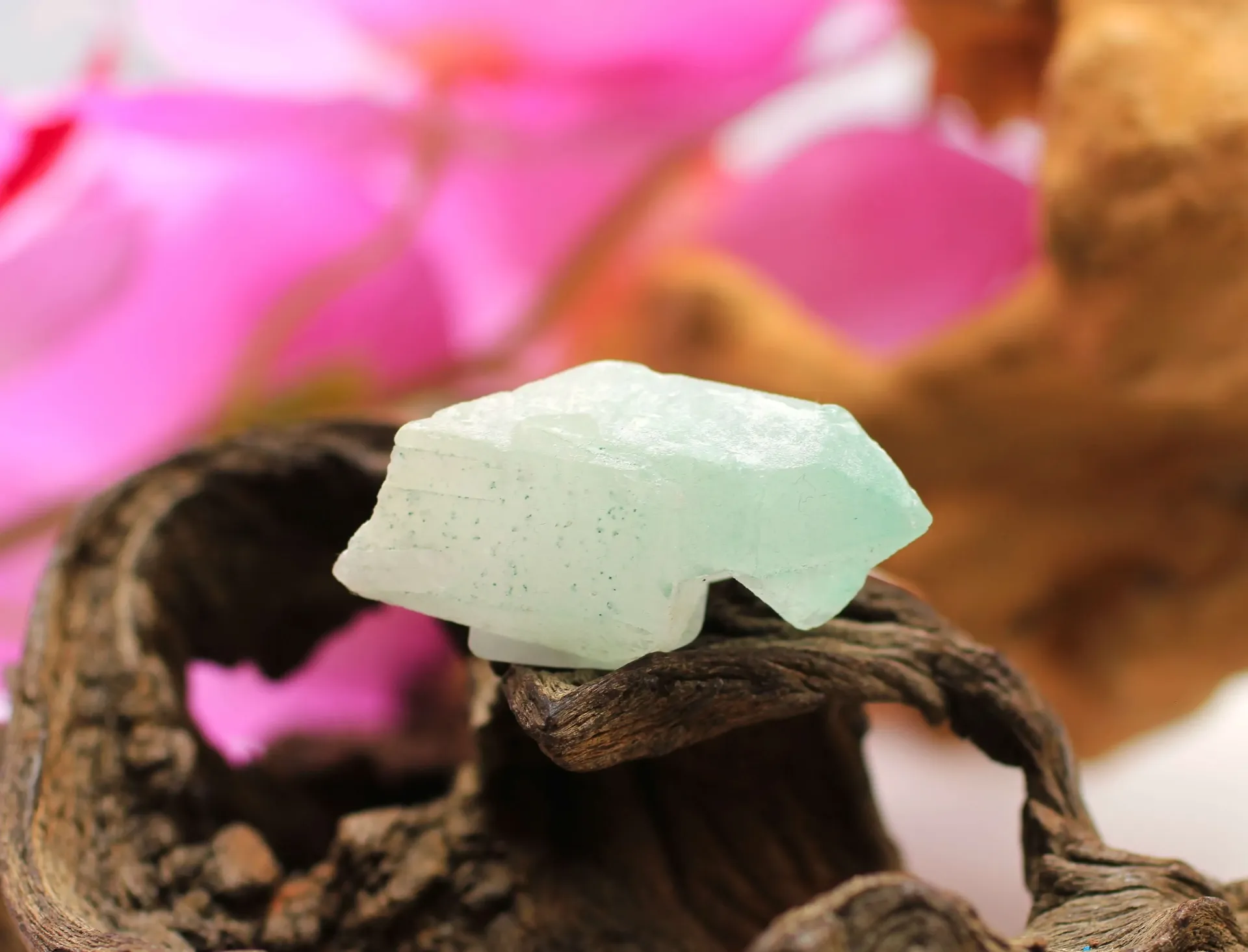 Pointe en Quartz fuschite brute