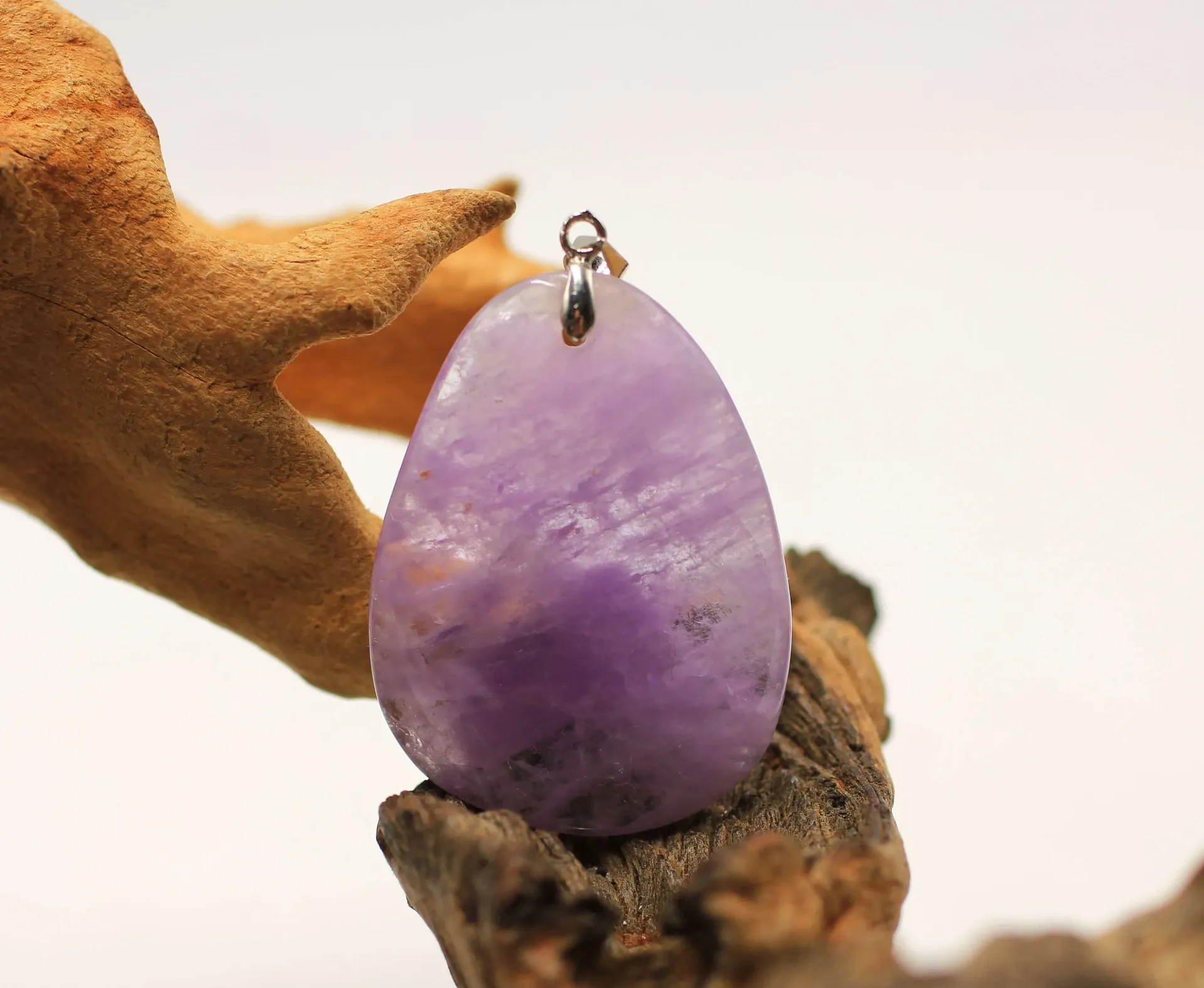 Pendentif goutte en Améthyste lavande