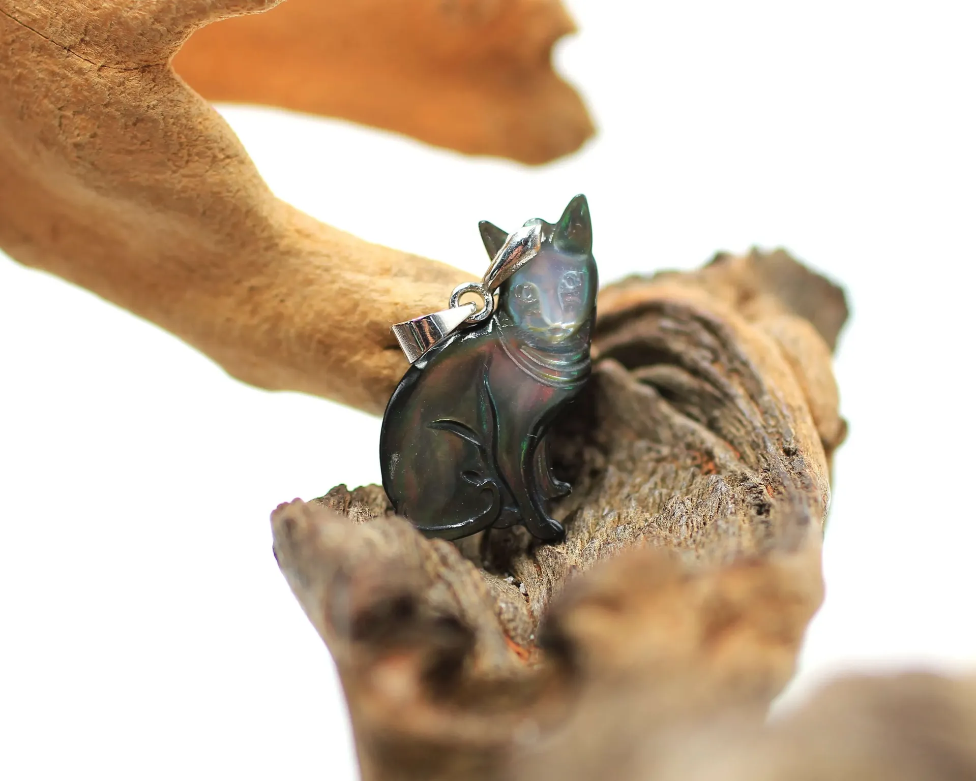 Pendentif Chat en Nacre noire