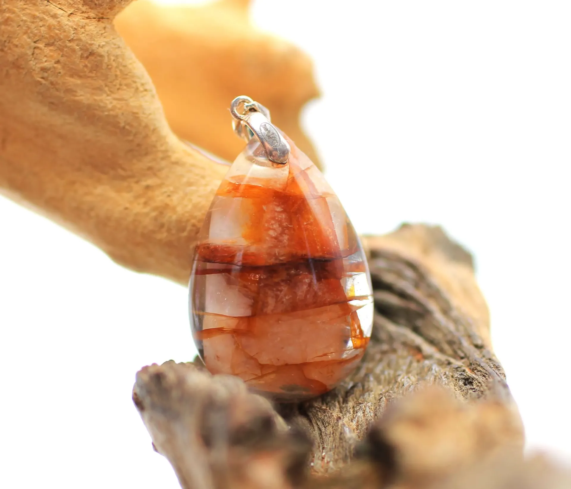 Pendentif goutte en Quartz hématoïde (bélière en Argent 925)