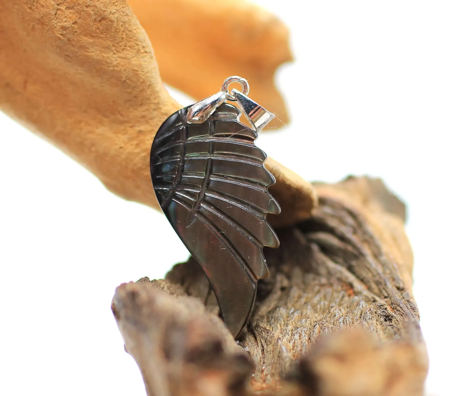 Pendentif Aile d'ange en Nacre noire