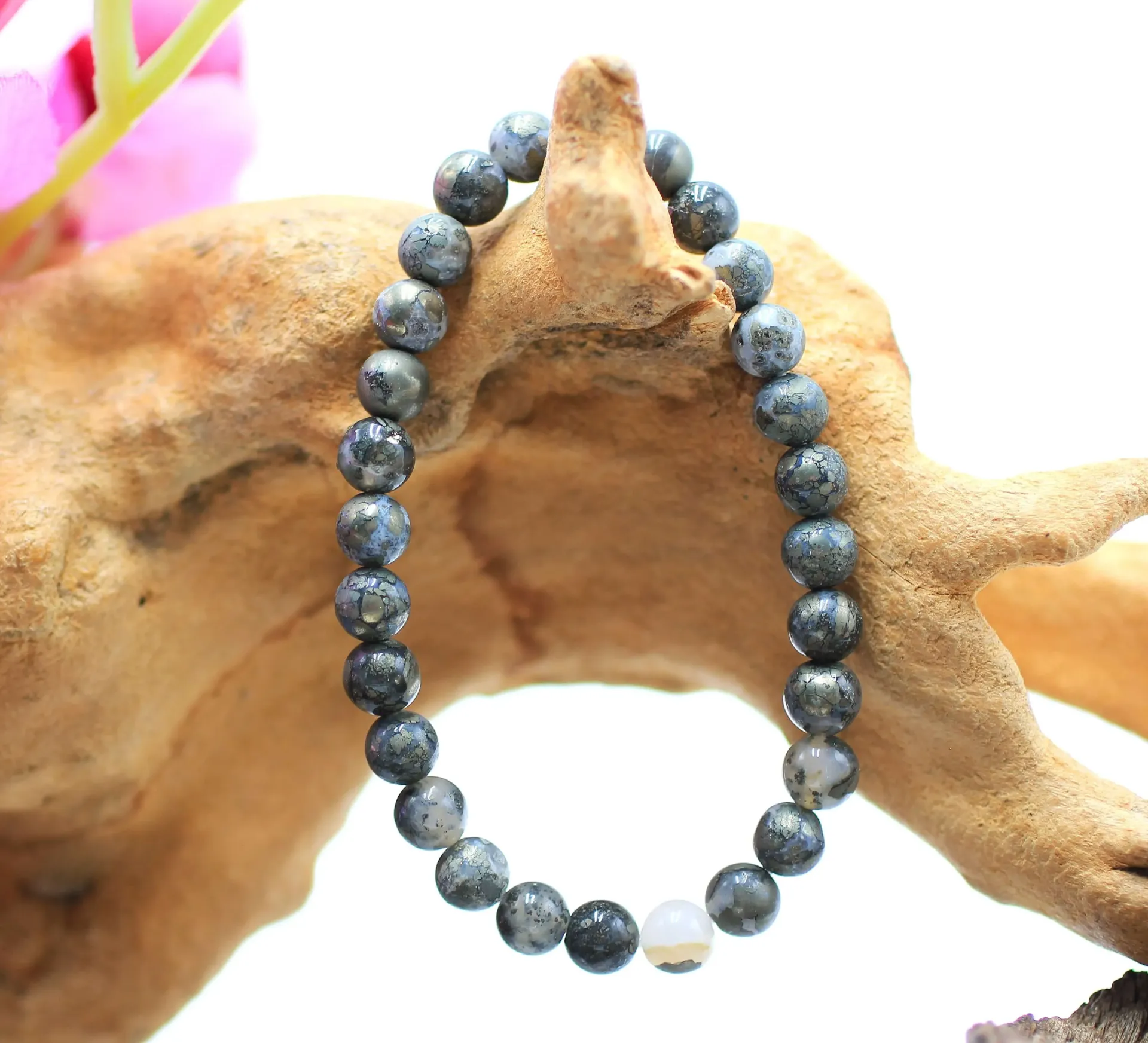 Bracelet en perles 6mm en Agate sur Pyrite