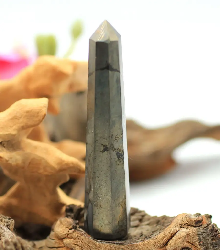 Obélisque en Pyrite