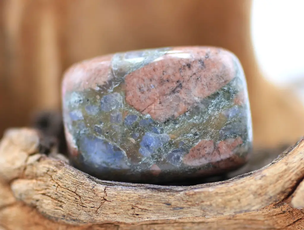 Blue liberite roulée