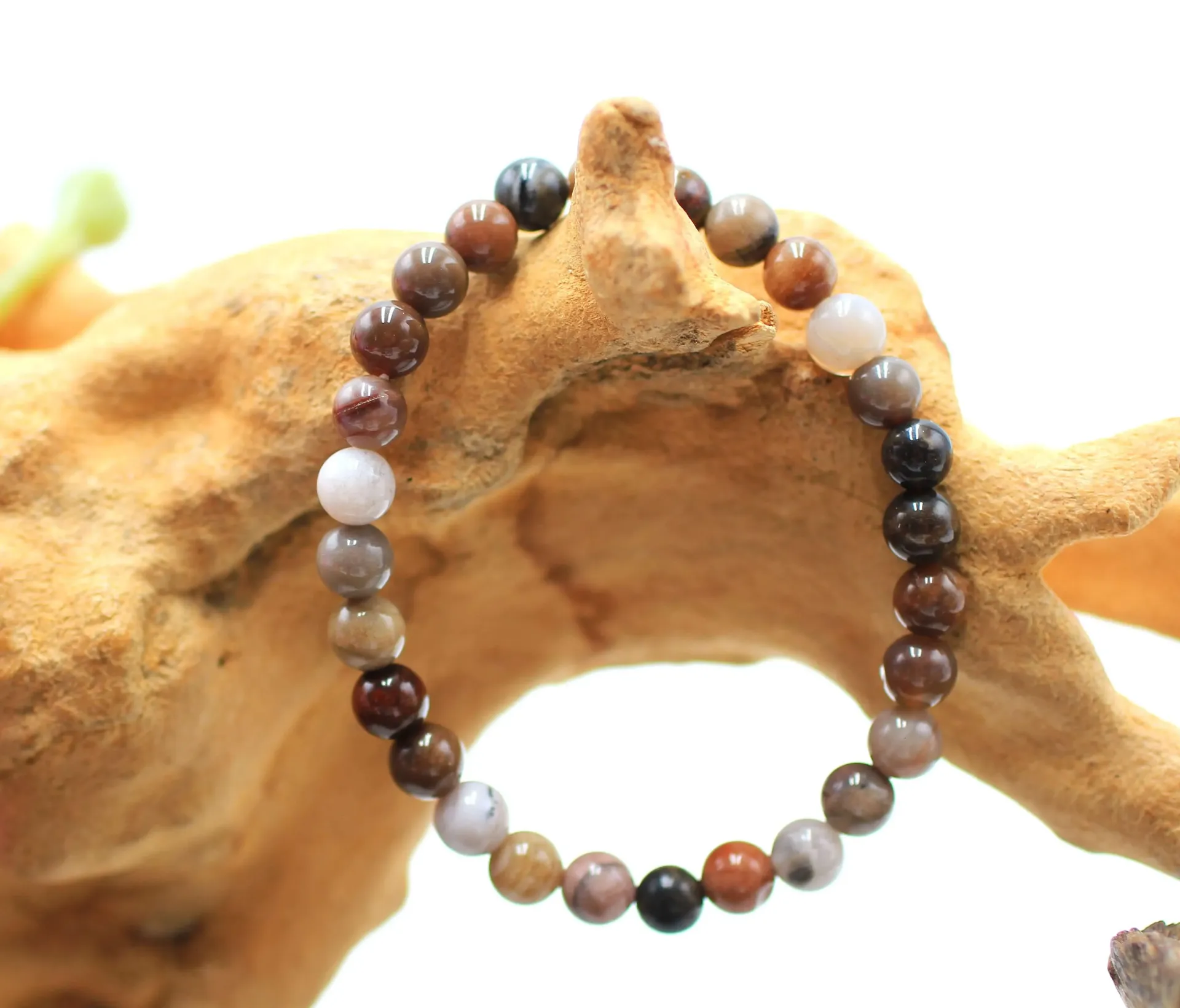 Bracelet en perles 6mm en Bois pétrifié