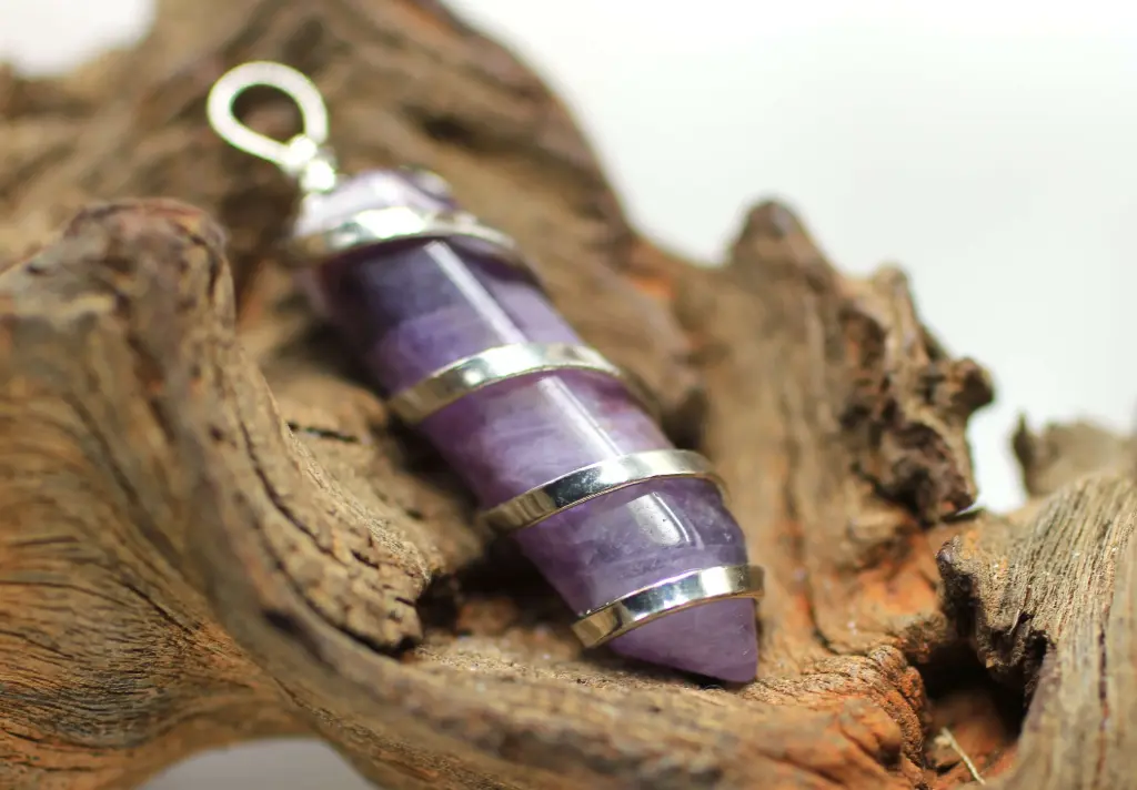 Pendentif spirale argentée en Améthyste