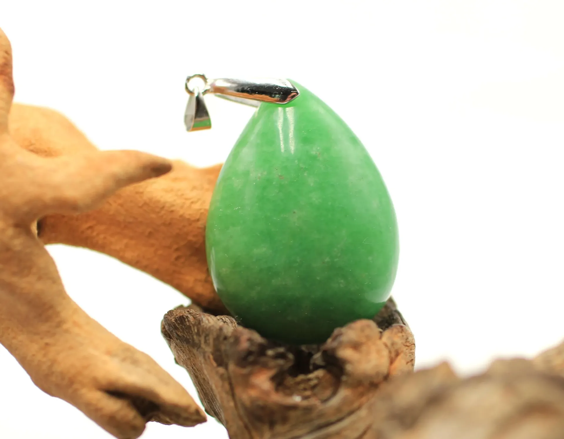 Pendentif goutte en Jade vert