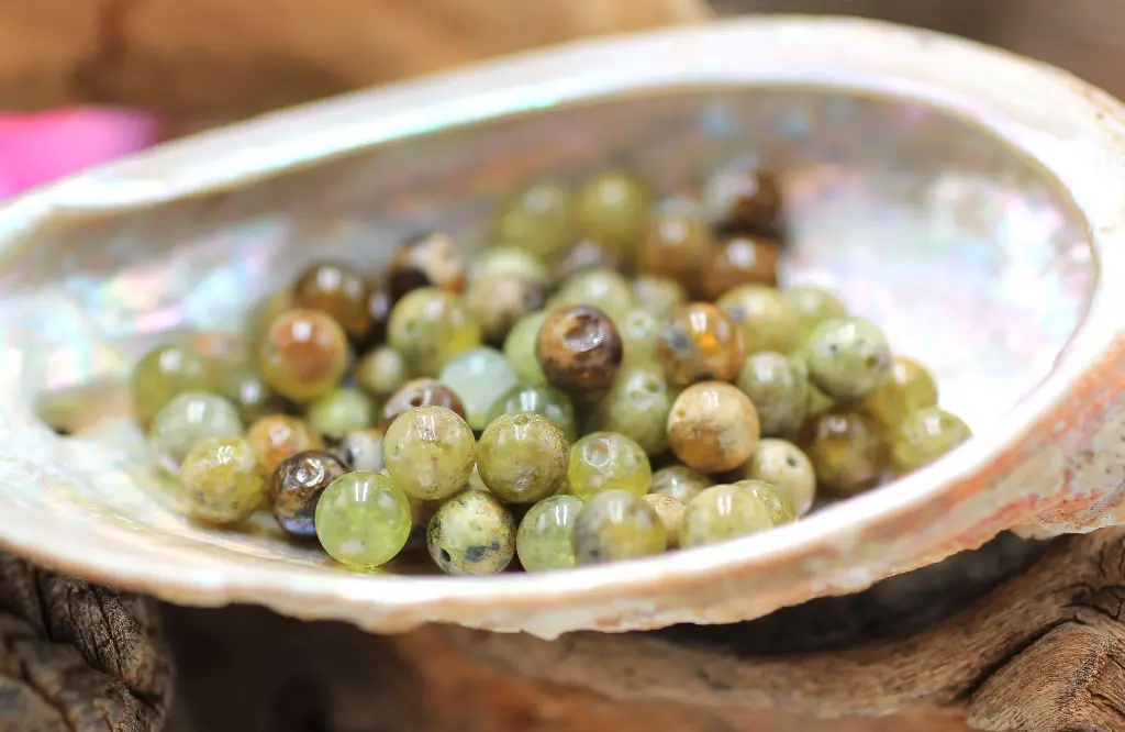 Perle 6mm en Tsavorite