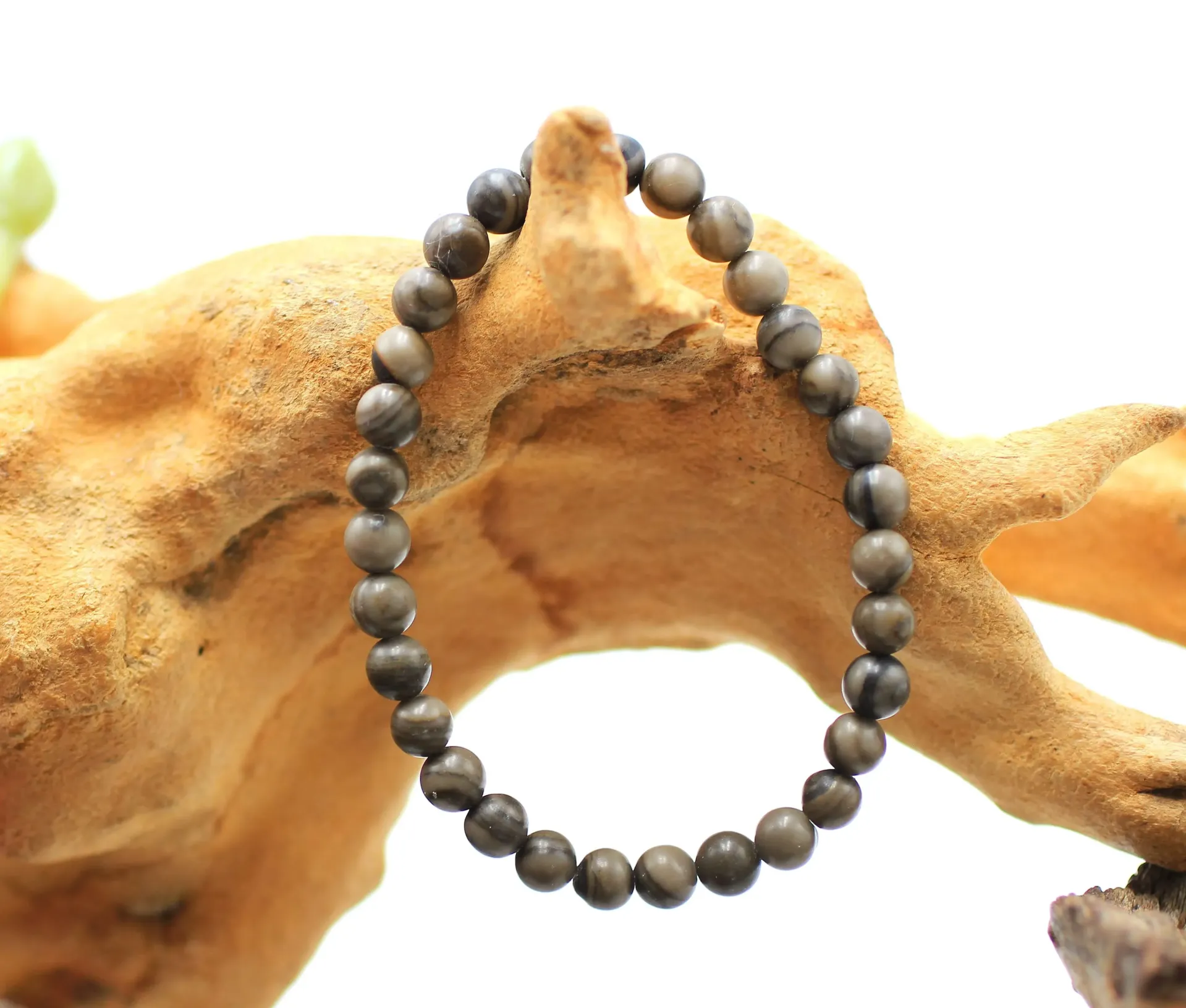 Bracelet en perles 6mm en Bois pétrifié noir
