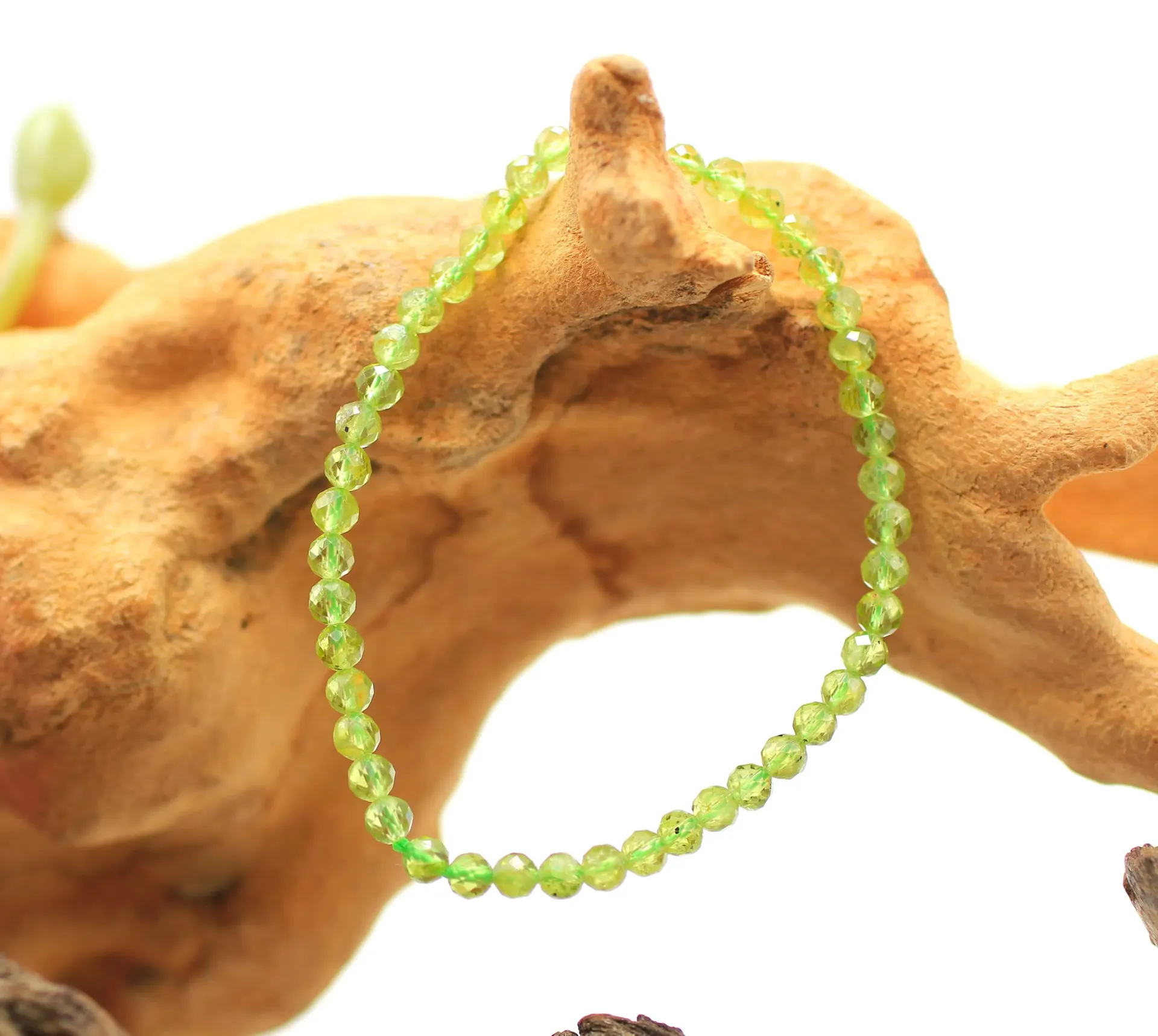 Bracelet en perles 4mm facettées en Péridot