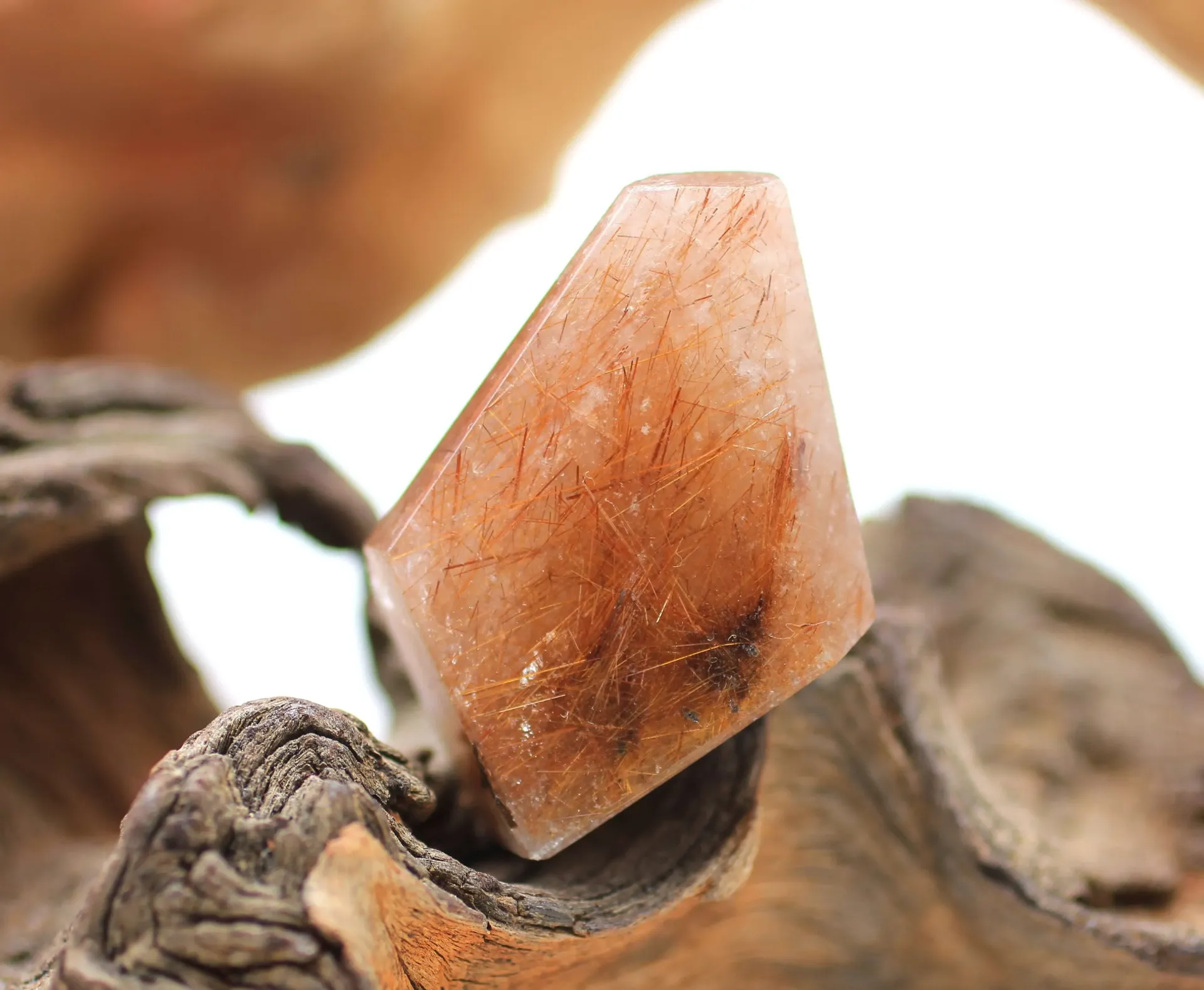 Rocher en Quartz rutile cuivré