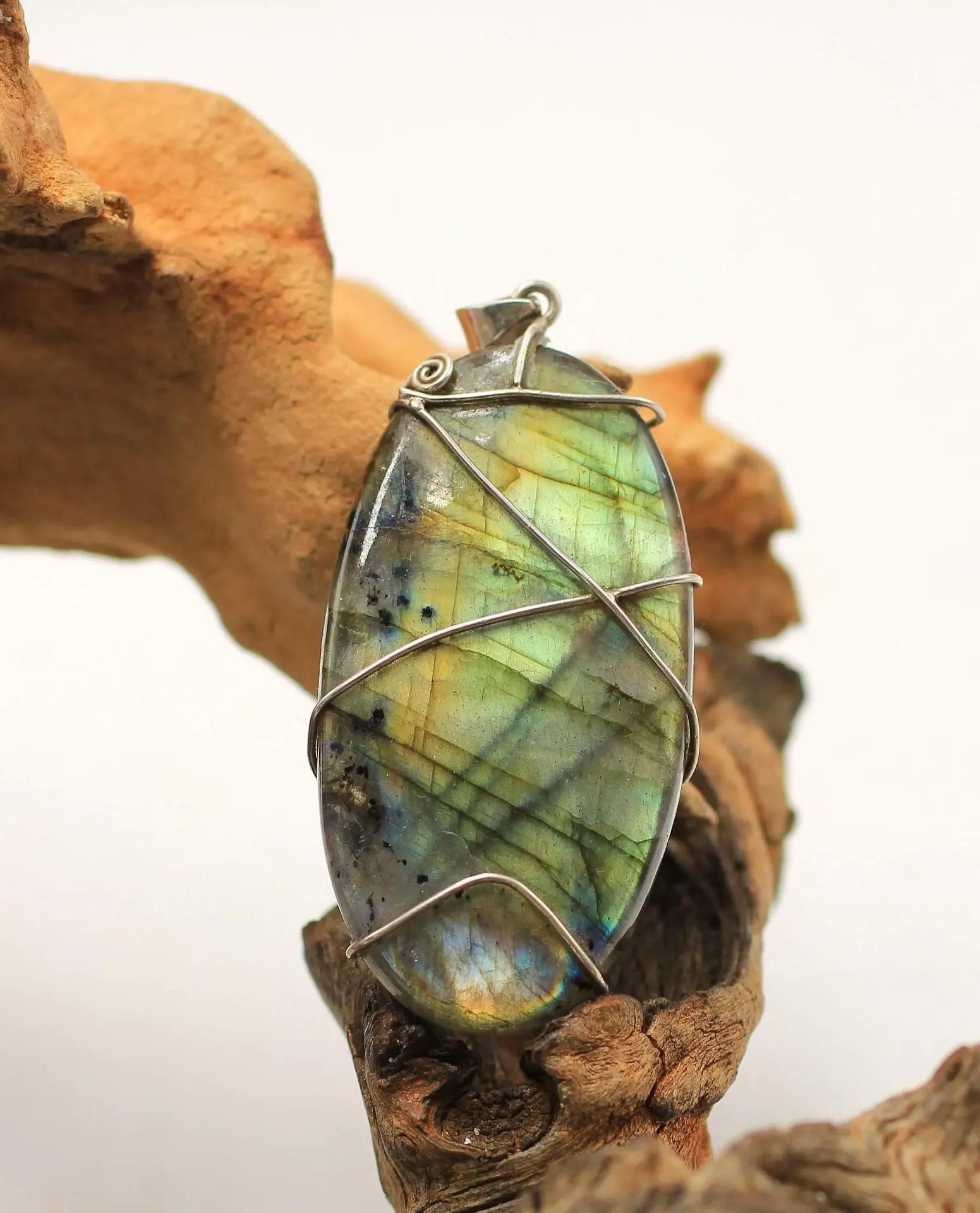 Pendentif ovale en Labradorite sur fil d'Argent 925 (chaine incluse)