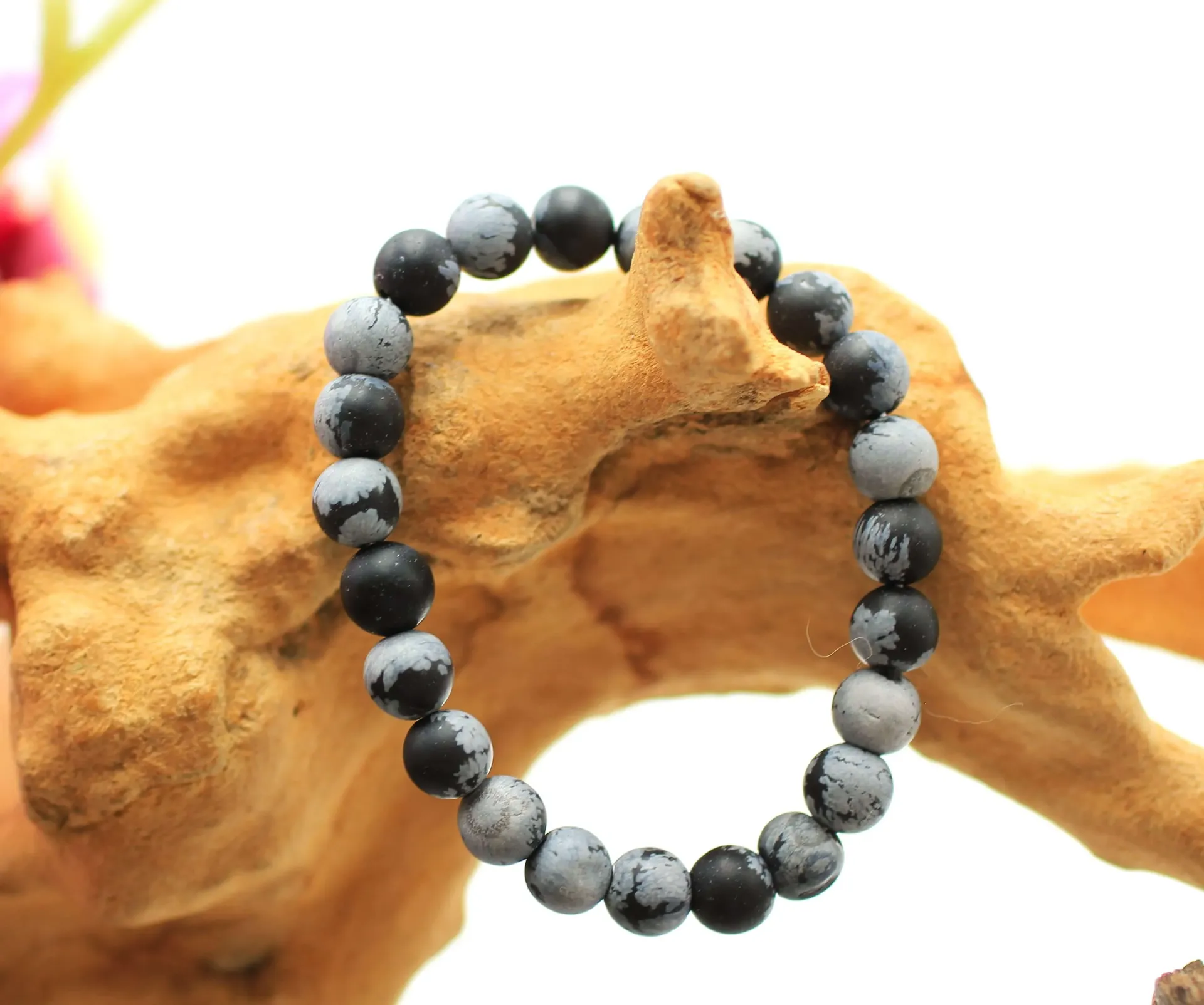 Bracelet en perles 8mm en Obsidienne flocon de neige mate