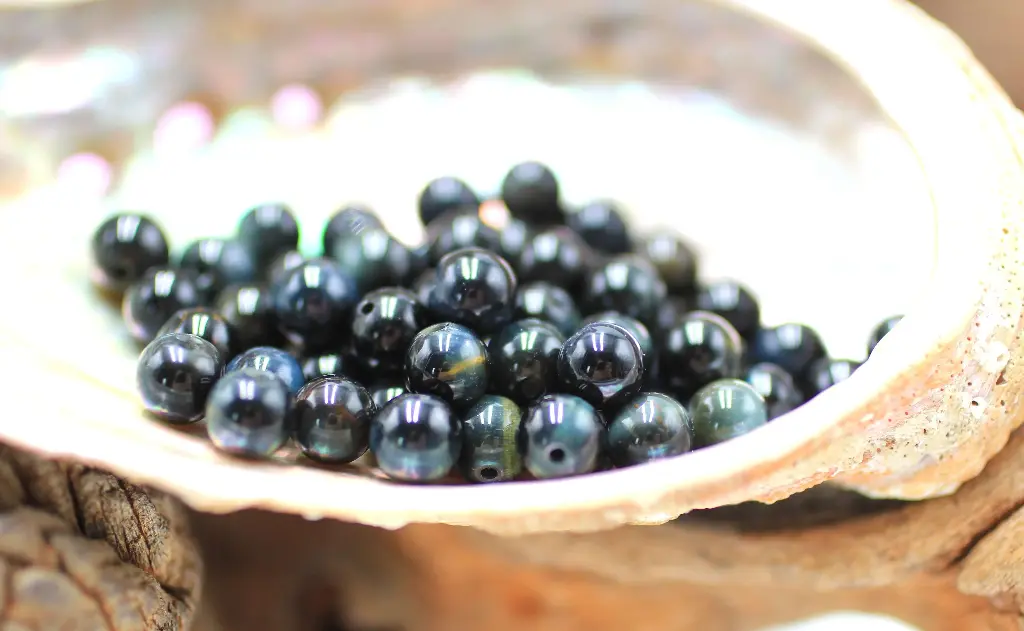 Perle 6mm en Œil de faucon