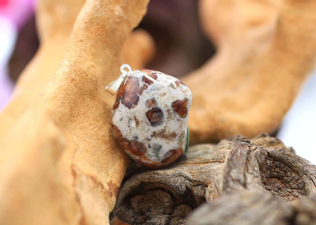 Pendentif en Wollastonite