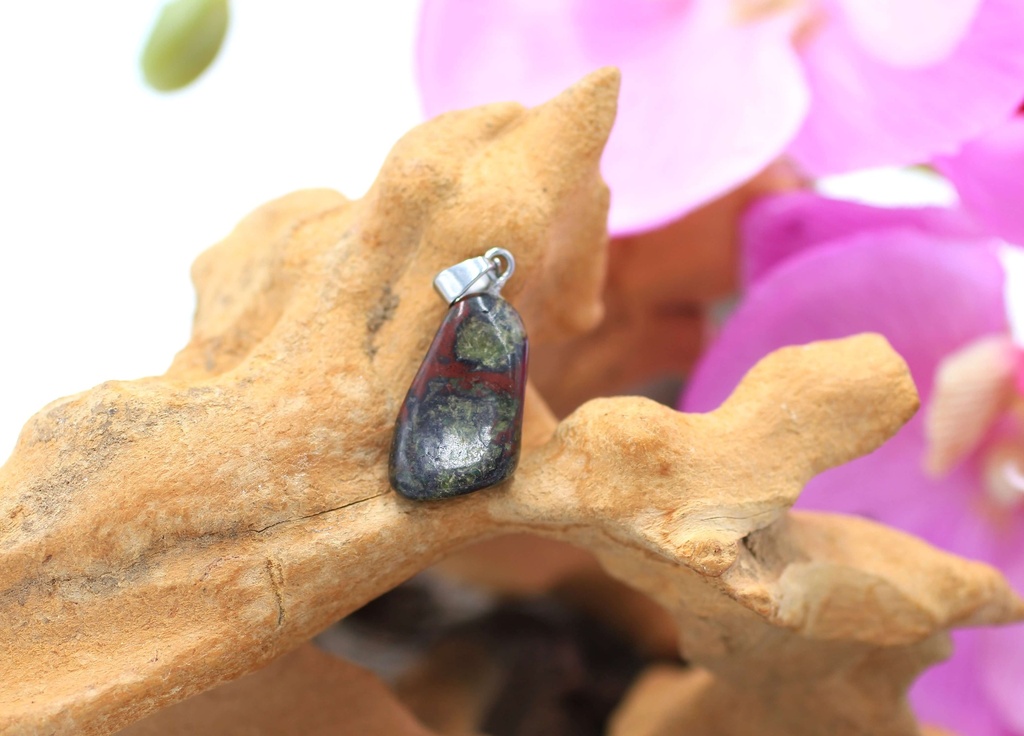 Pendentif En Jaspe Pierre De Sang Naturel - Rouge Intense, Fermoir Or Blanc 18 Carats, Longueur 1,5 Pouce