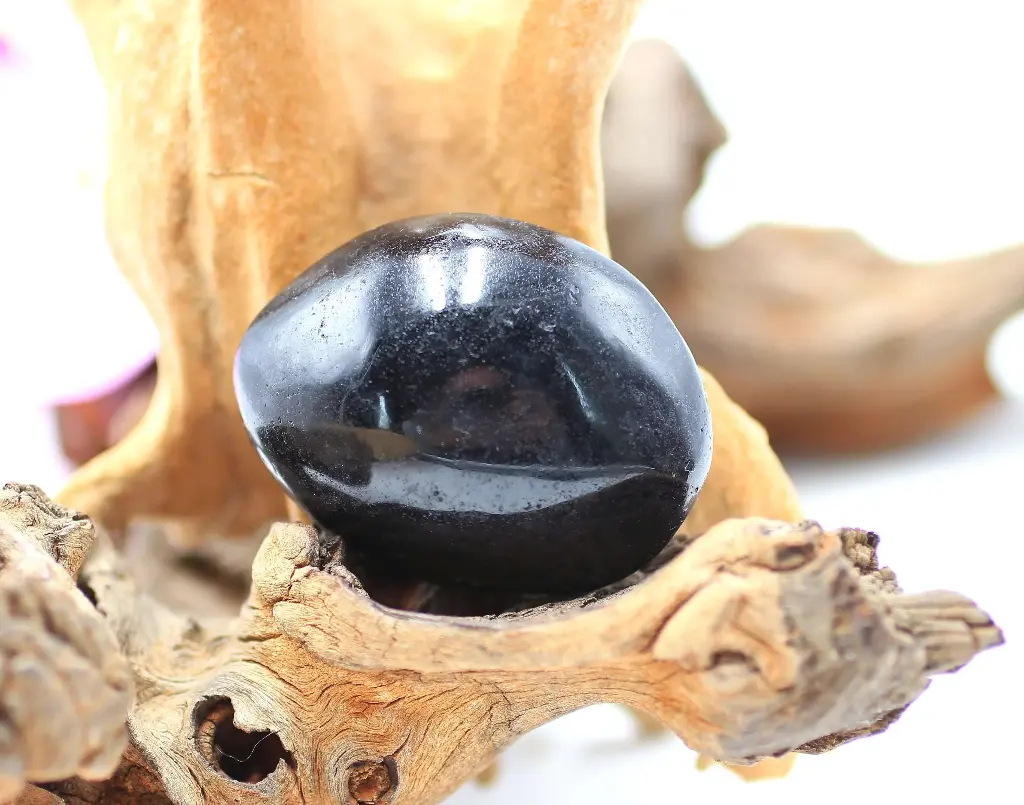 Galet en Tourmaline noire