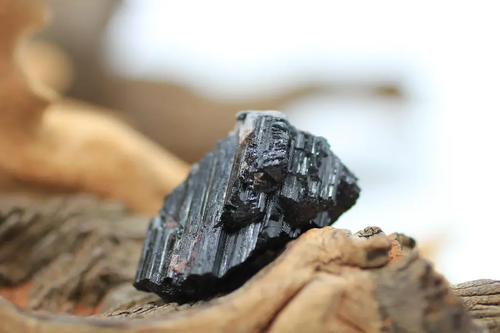 Tourmaline noire brute