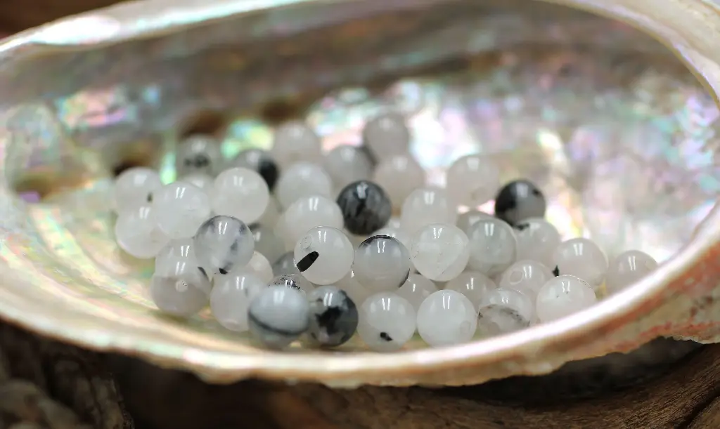 Perle 6mm en Quartz tourmaline