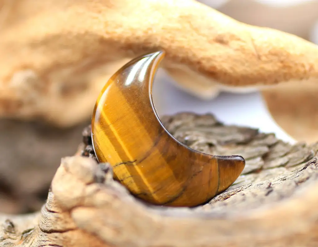 Croissant de lune en Œil de tigre