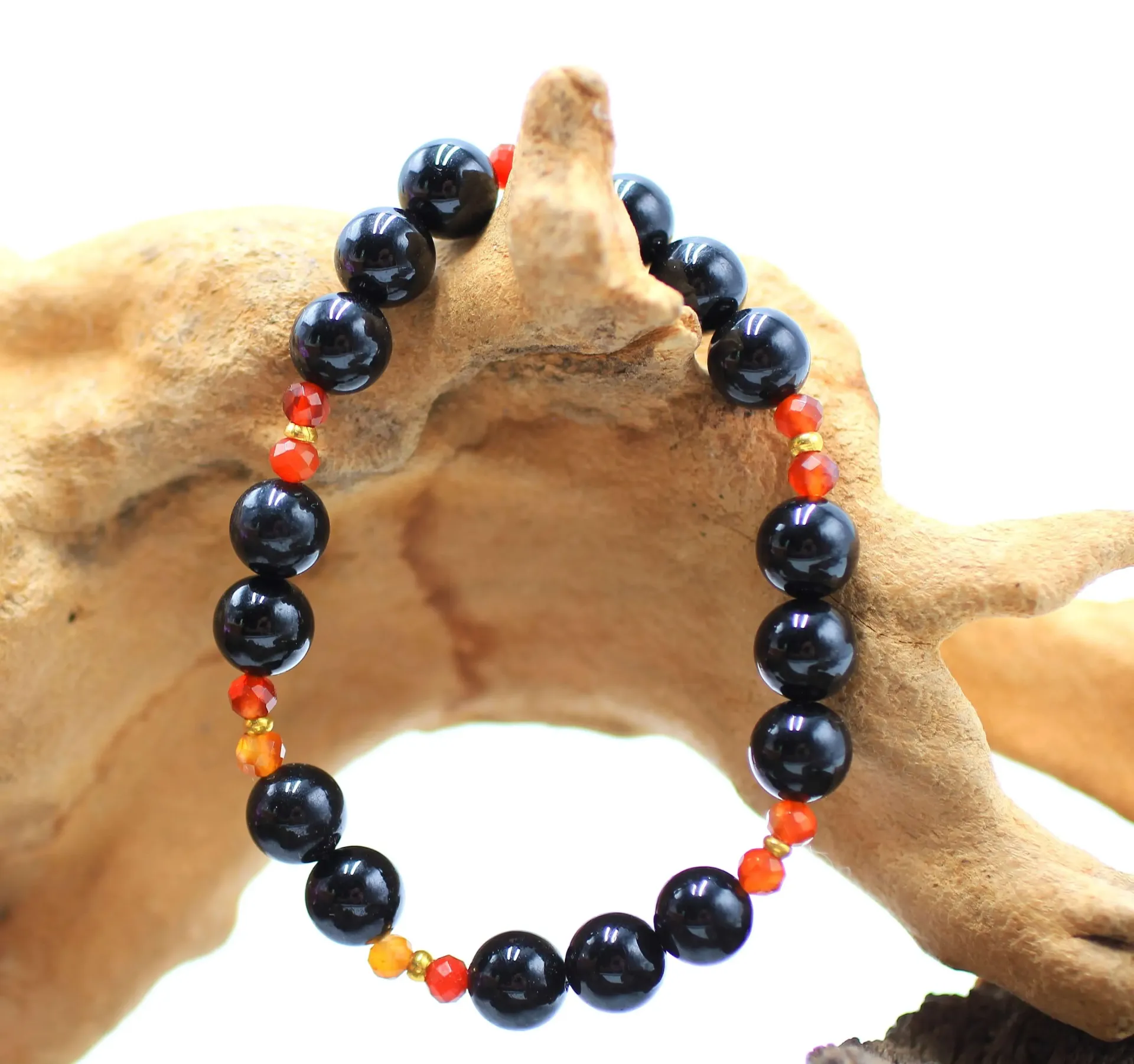 Bracelet en perles 8mm Tourmaline noire et 4mm facettées en Cornaline