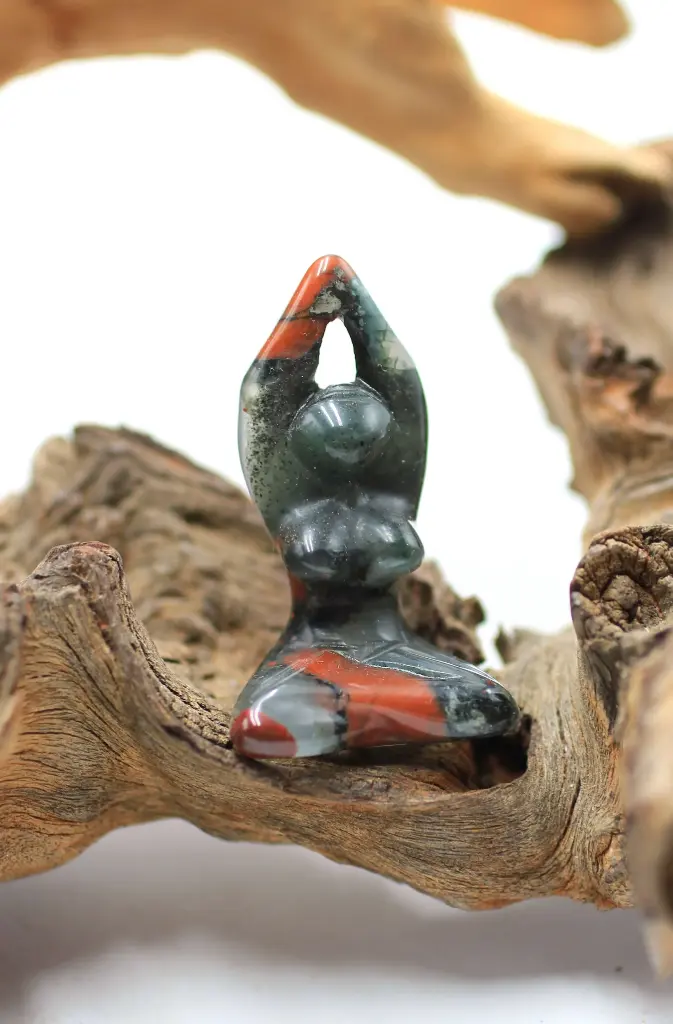 Déesse médiation en Jaspe Héliotrope