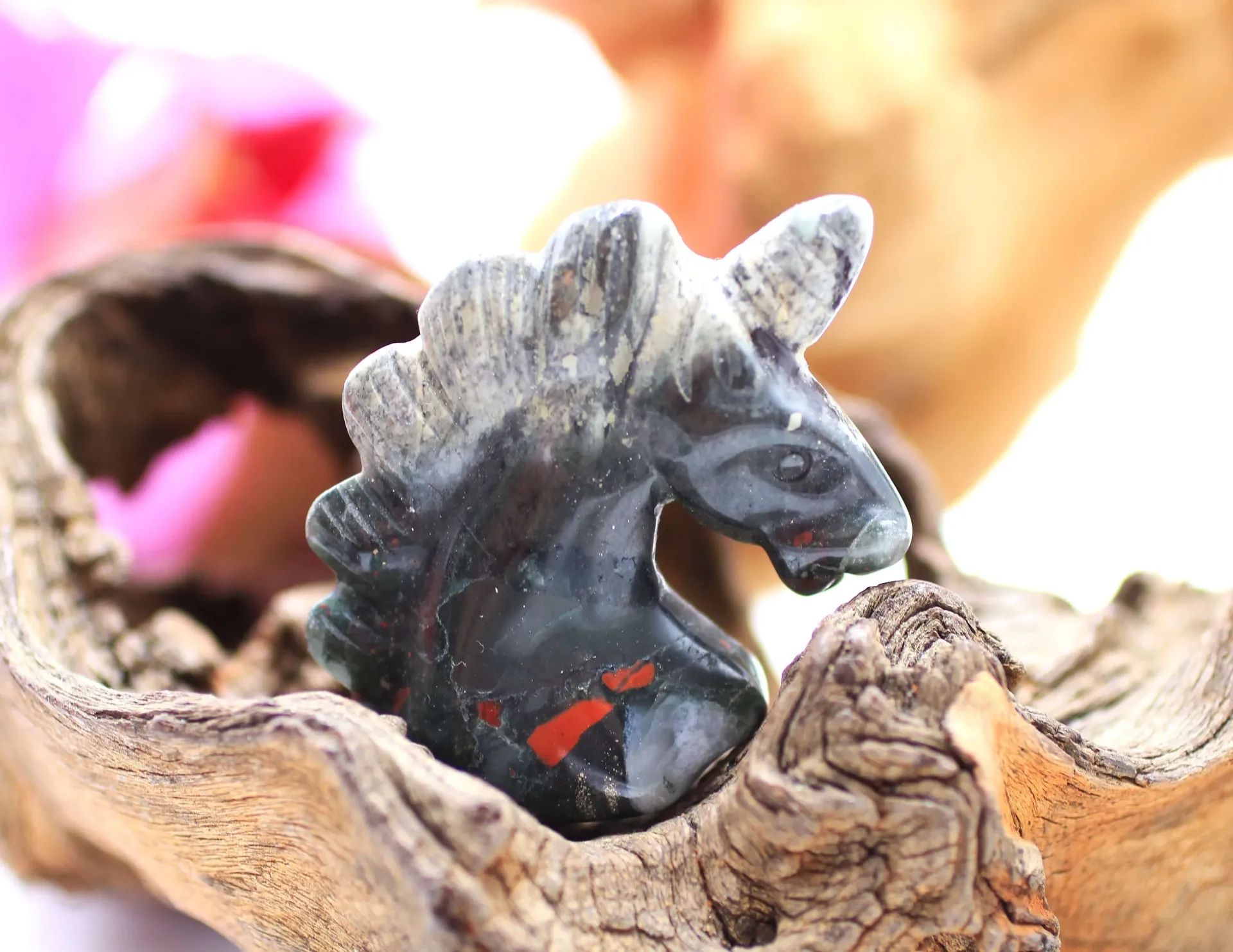 Tête de Licorne en Jaspe Héliotrope