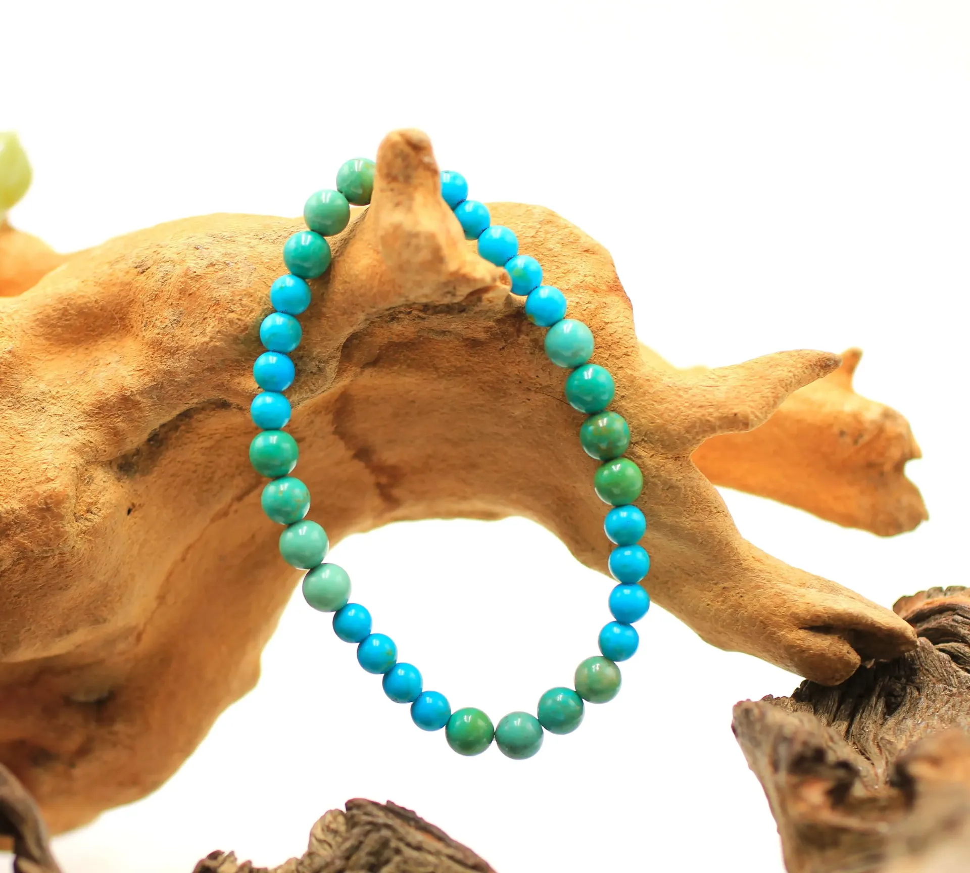 Bracelet en perles 5 et 6mm en Turquoise d'Arizona et du Pérou