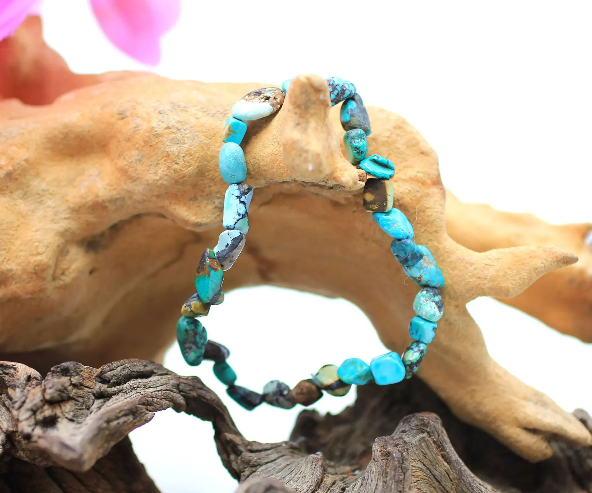 Bracelet en perles asymétriques en Turquoise du Tibet