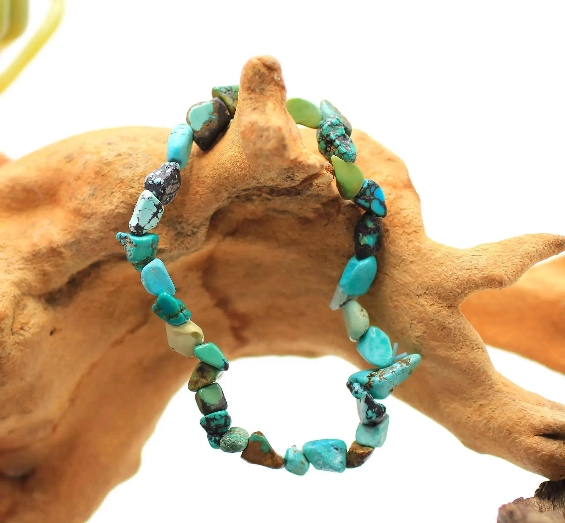 Bracelet en perles asymétriques en Turquoise du Tibet