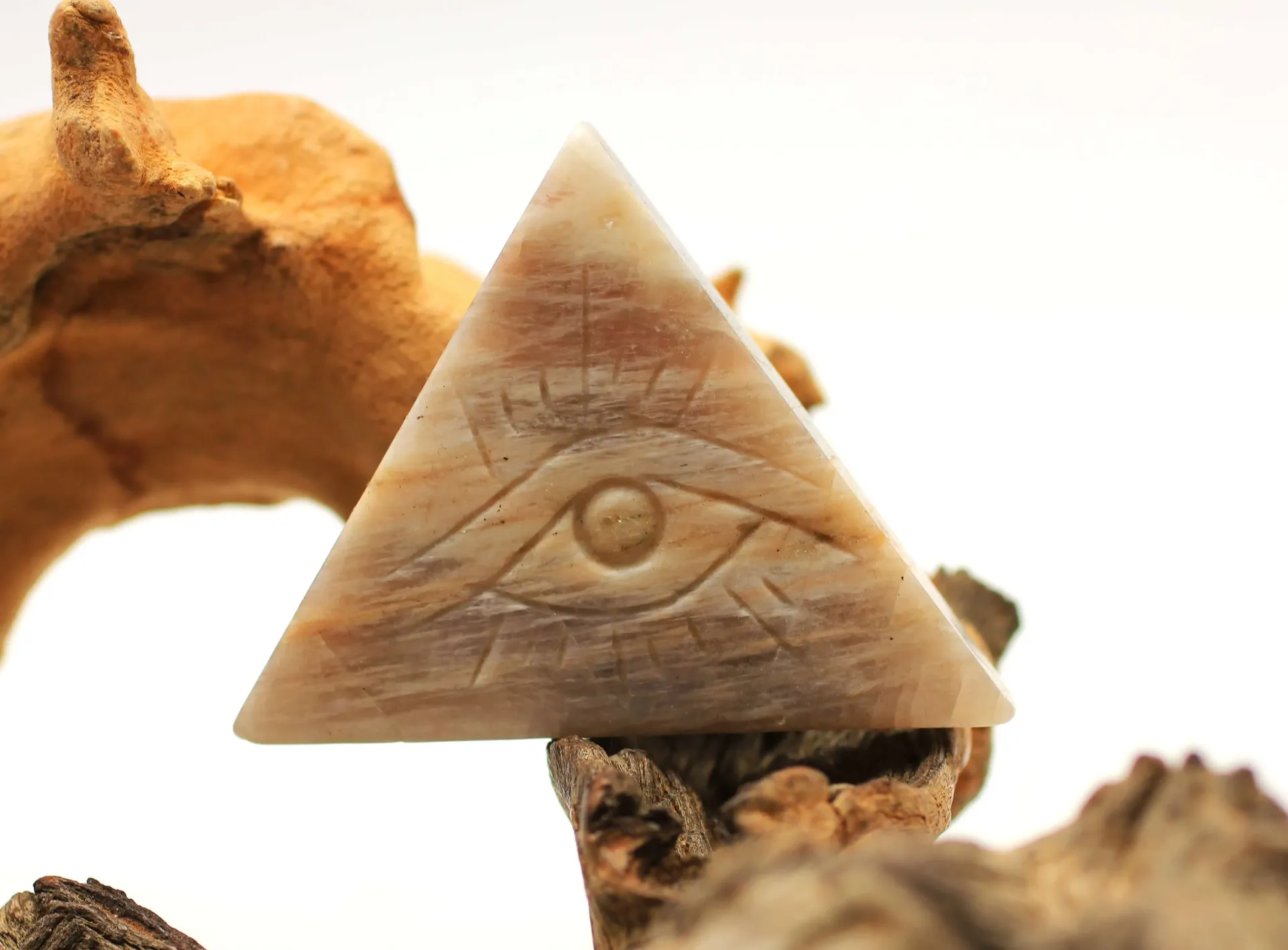 Pyramide 'Œil qui voit tout' en Pierre de lune mixte