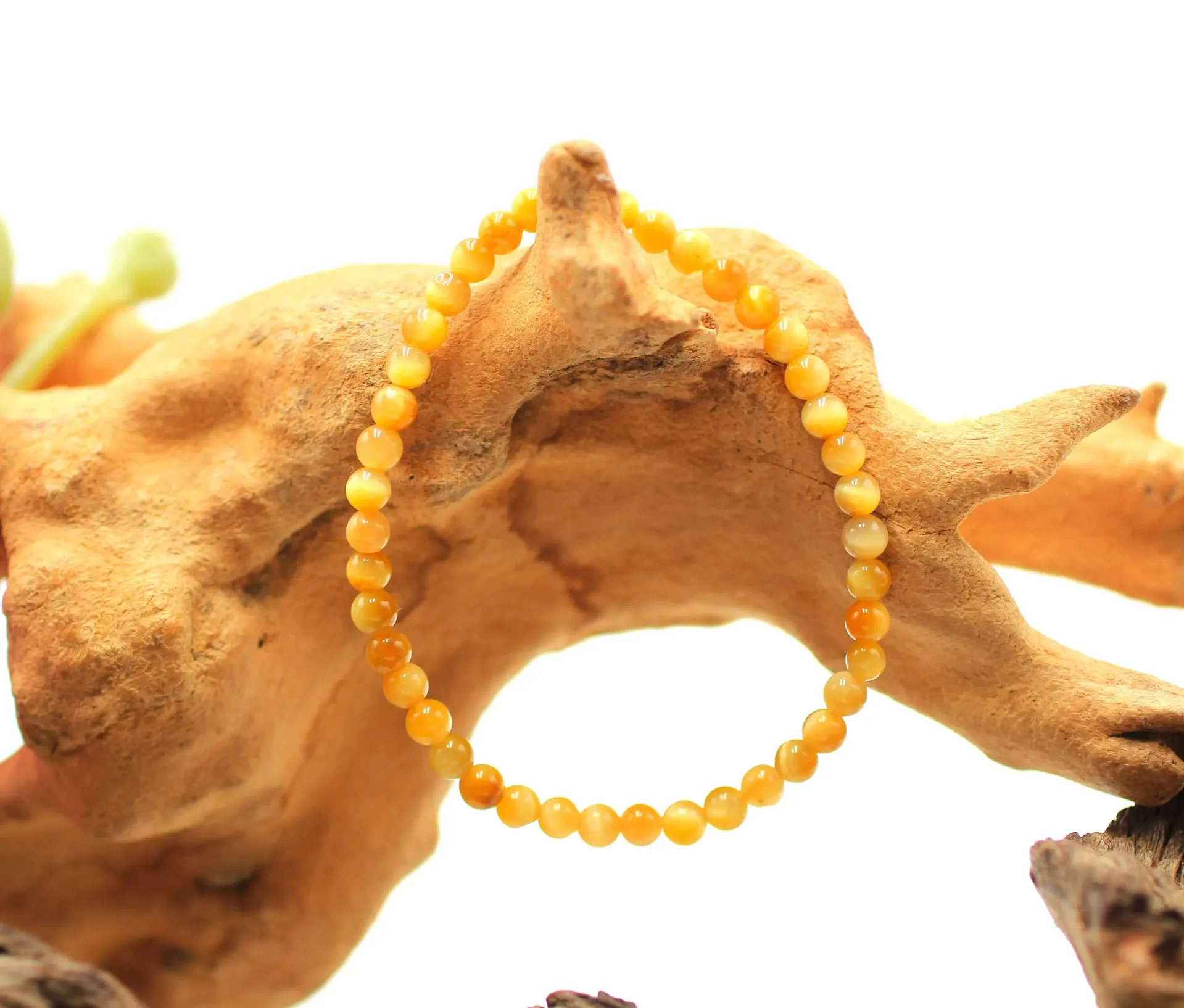Bracelet en perles 4mm en Œil de tigre doré