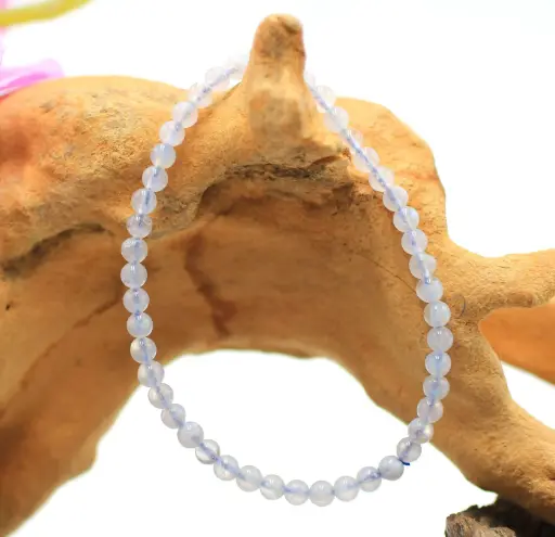 Bracelet en perles 4mm en Calcédoine bleue