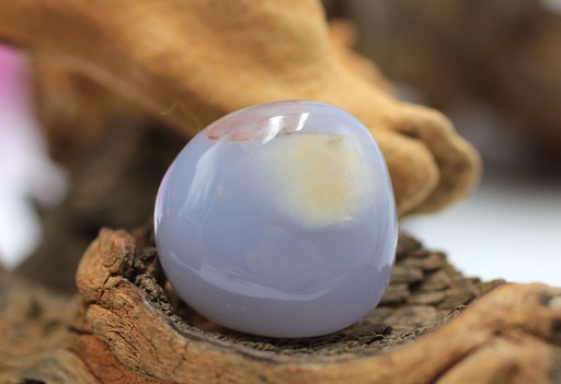 Calcédoine bleue roulée