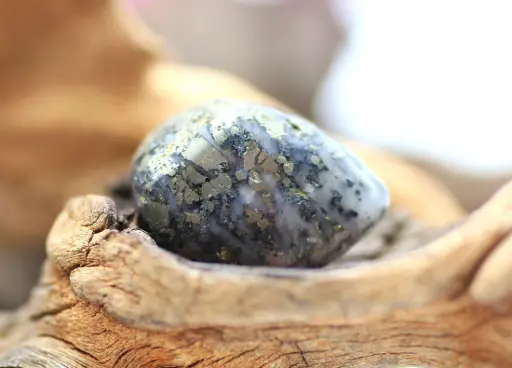 Triplite-Wagnerite-Pyrite roulée